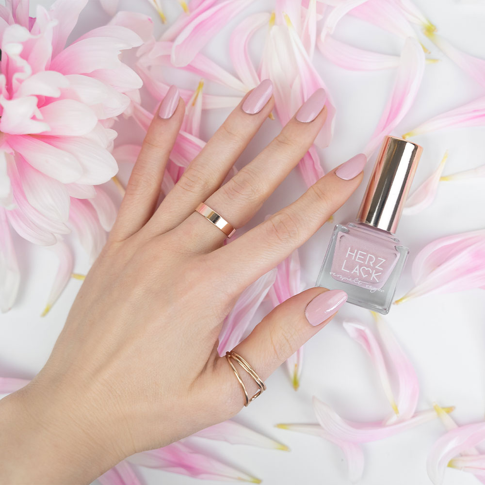 herzlack-brautjungfer-nude-schimmer-nagellack-vegan-11ml image 6