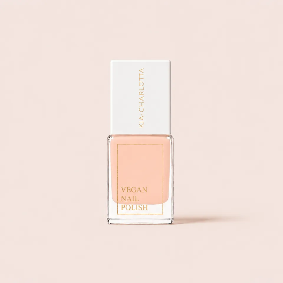 kia-charlotta-namastay-in-bed-veganer-nagellack-rosa-pfirsich-pastell image 1