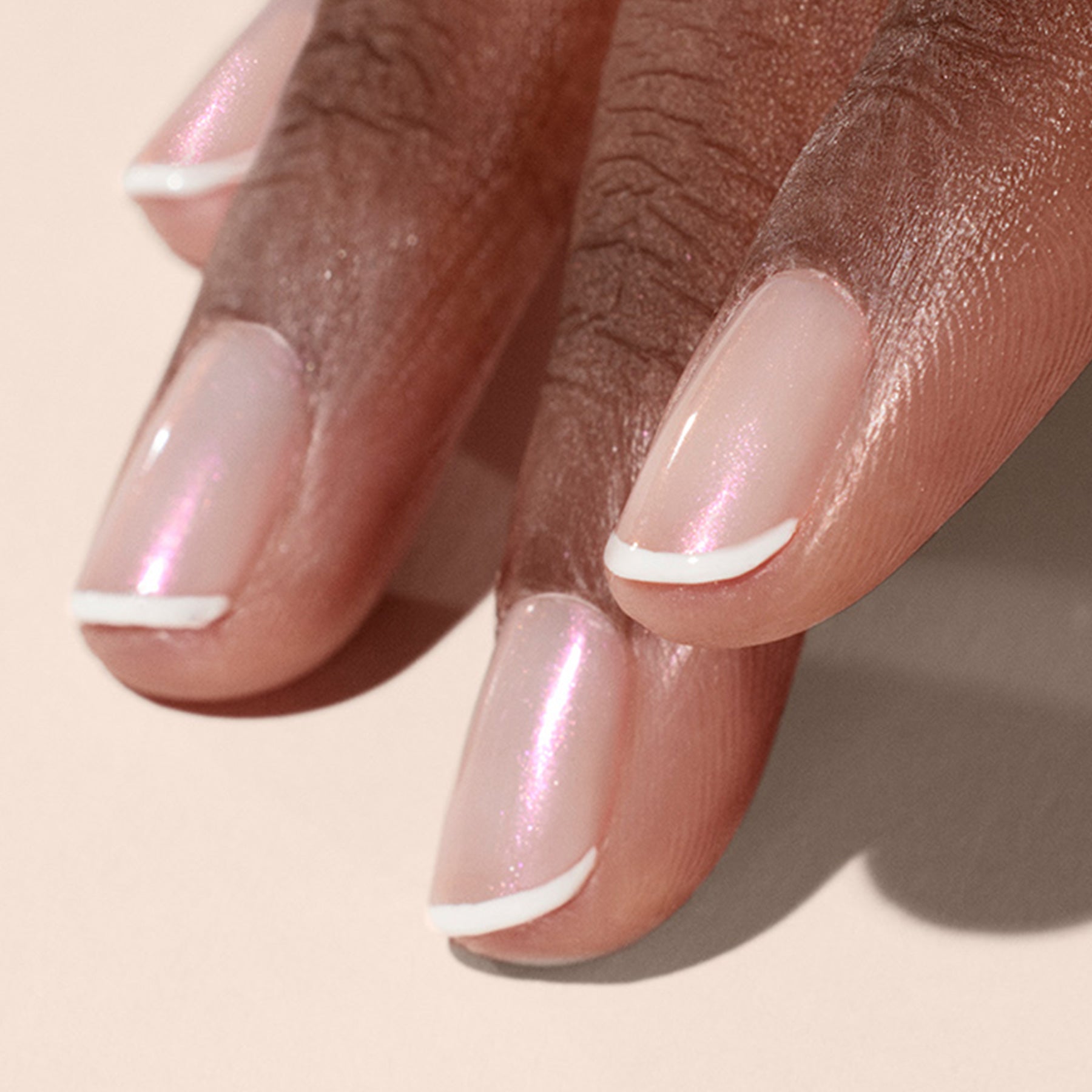 manucurist-pink-glazed-effect-puder-perlmutt-nail-topper image 6