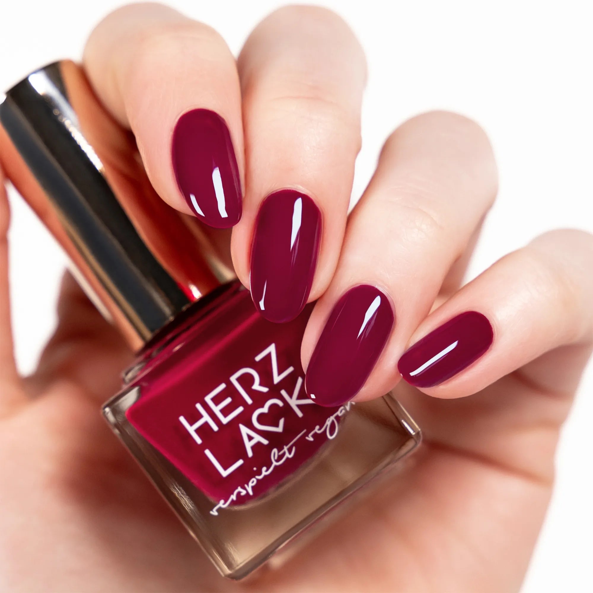herzlack-frauenpower-one-coater-veganer-nagellack-11ml-dunkelrot image 2