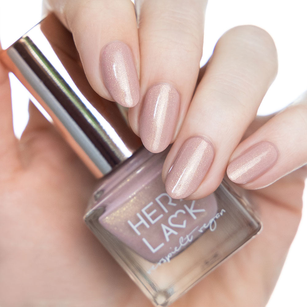 herzlack-seelenpartner-veganer-nagellack-11ml-nude-gold-schimmer image 2
