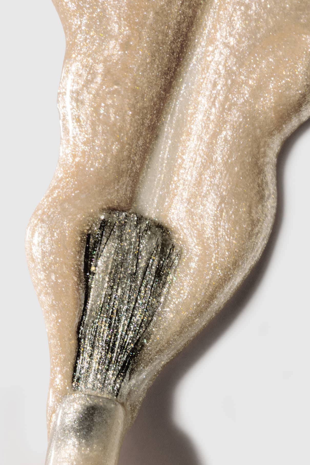 gitti-no-217-plant-based-nagellack-warmes-gold-glitzer image 6