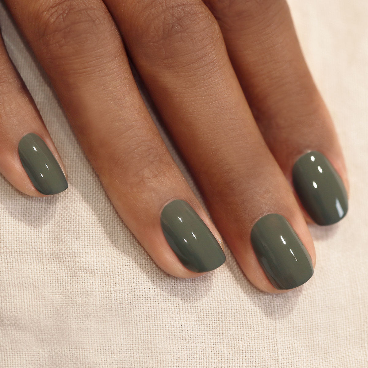 manucurist-green-nagellack-khaki image 2