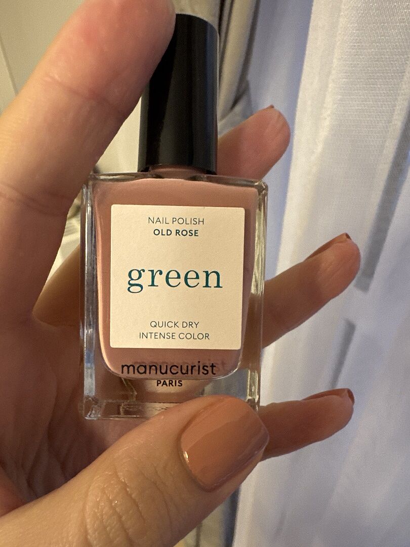 Schöne Farbe, braucht zwei Schichten