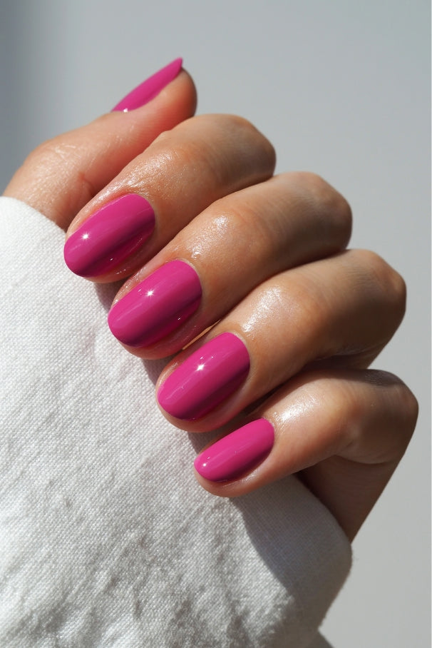 gitti-no-034-plant-based-nagellack-in-elektrisierendem-fuchsia image 4