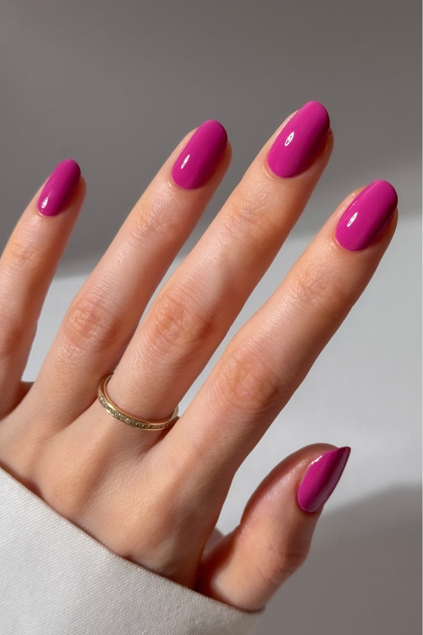 gitti-no-034-plant-based-nagellack-in-elektrisierendem-fuchsia image 3