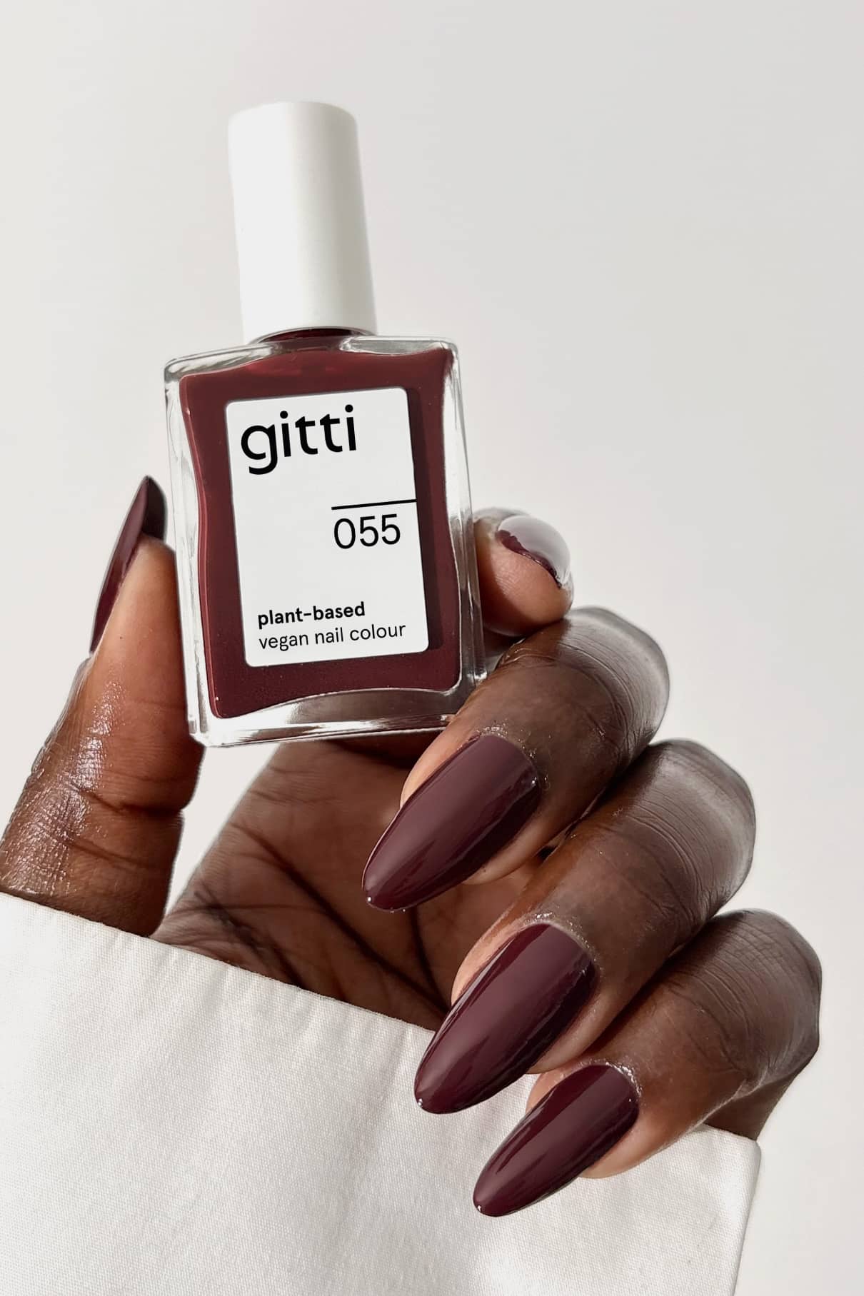 gitti-no-055-pflanzenbasierter-nagellack-tiefes-mahagoni image 5