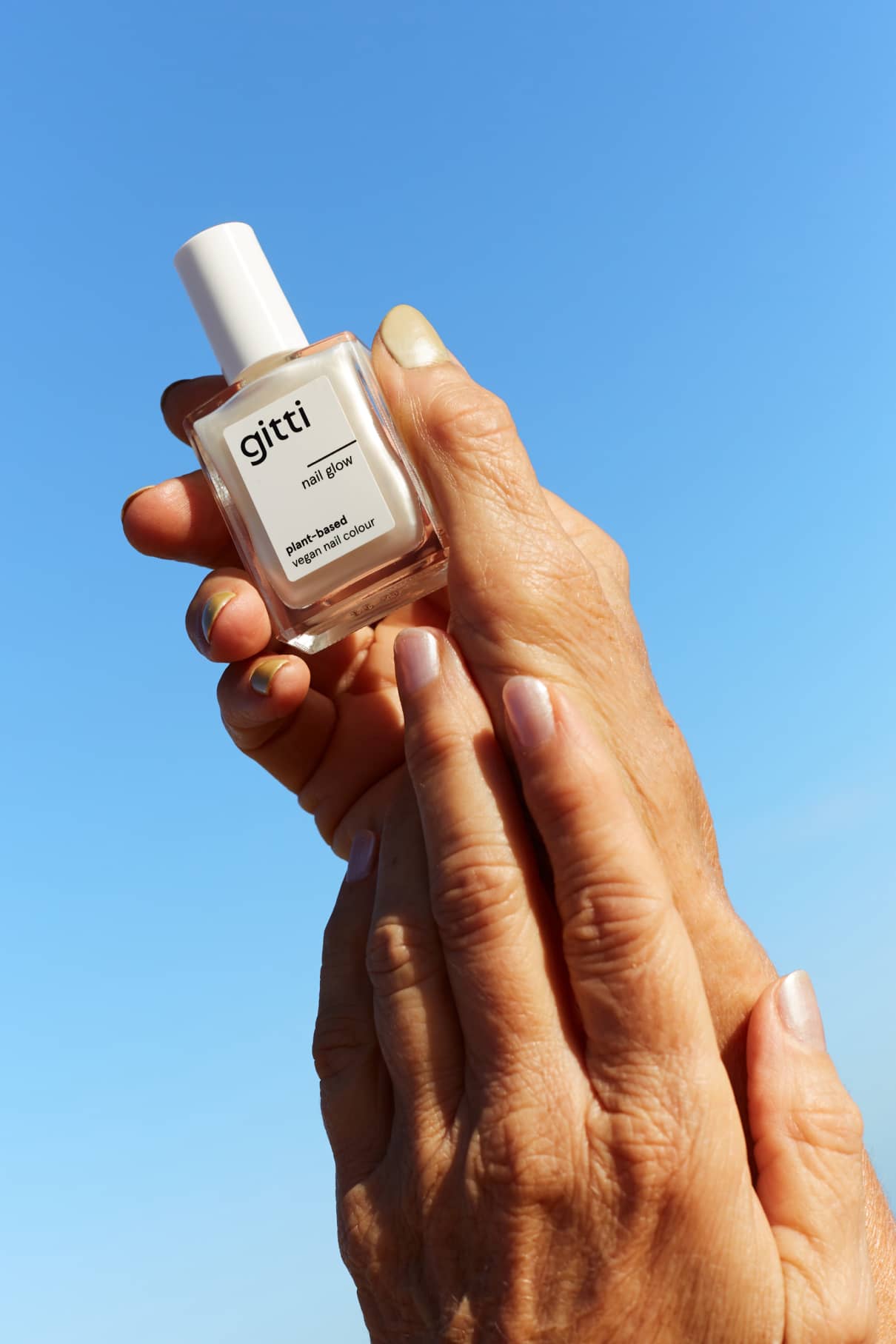 gitti-nail-glow-top-coat-chrome-effekt-berlack image 5