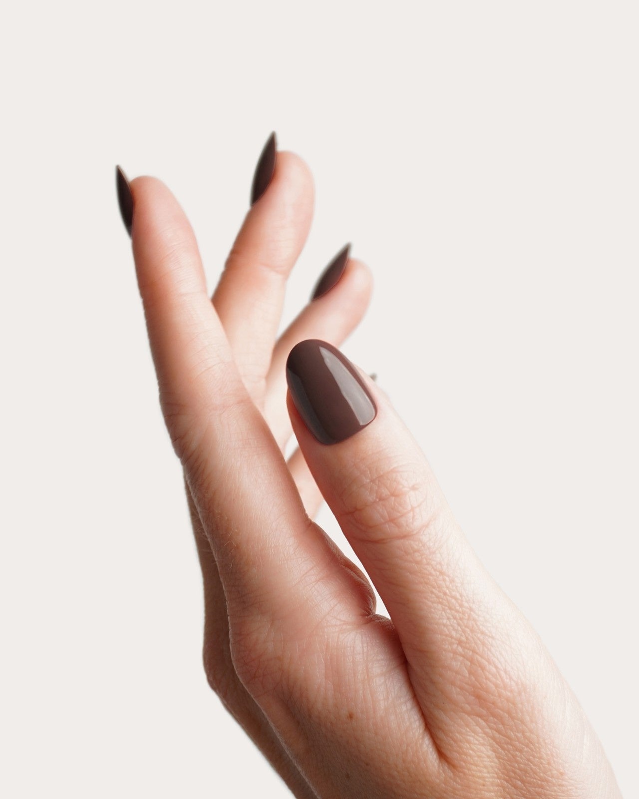 doonails-caf-noir-short-round-soft-gel-press-ons-grau-braun image 4