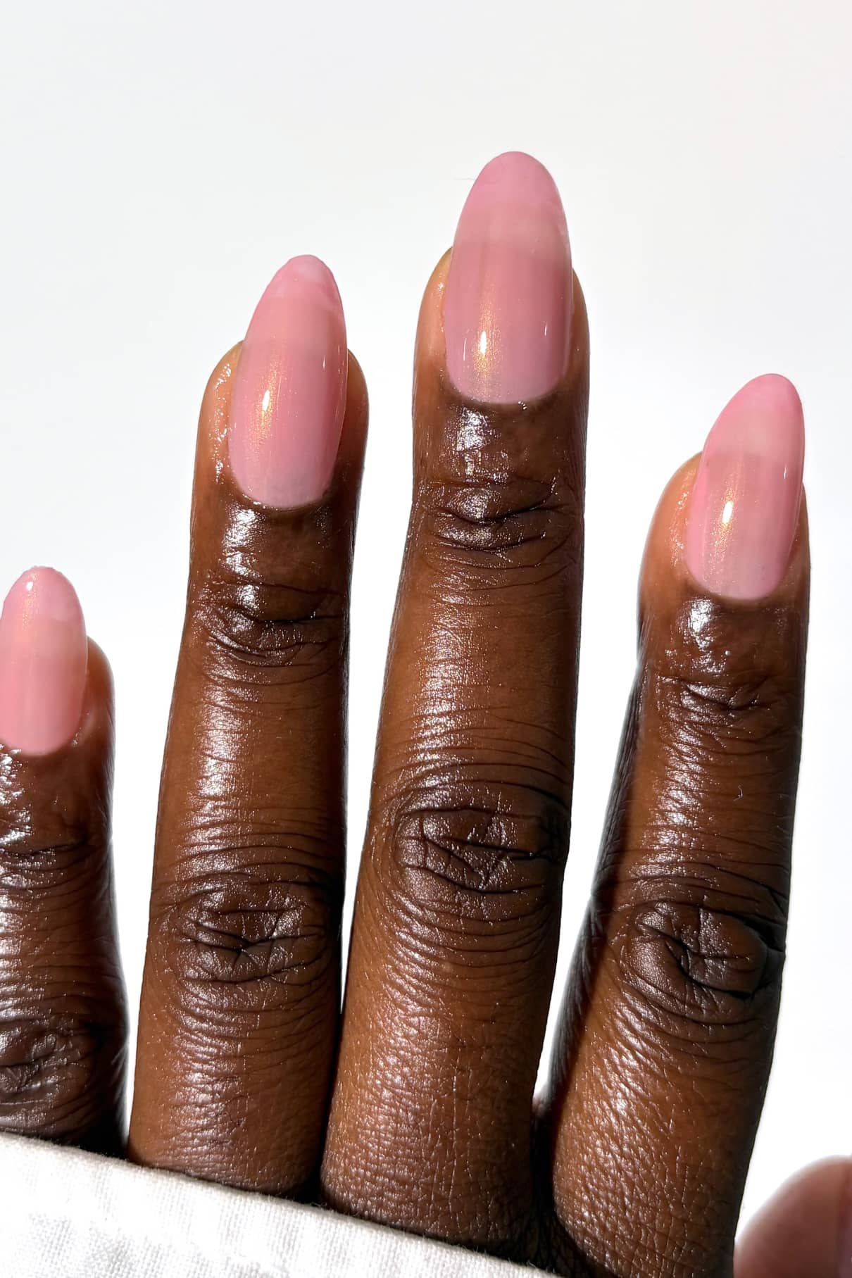 gitti-no-054-plant-based-nail-polish-strawberry-pink-schimmer image 5