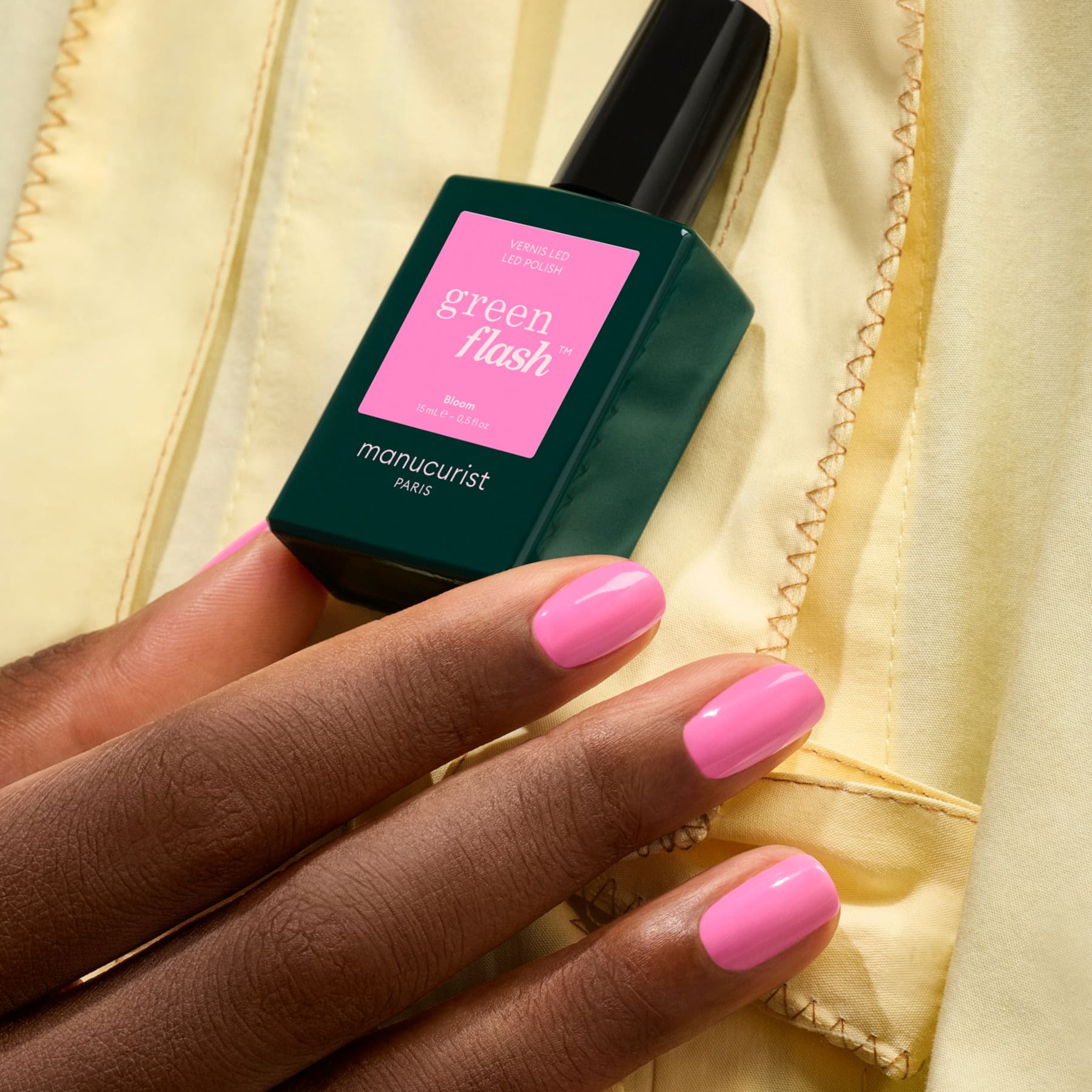 manucurist-green-flash-bloom-gel-nagellack-neonrosa image 2