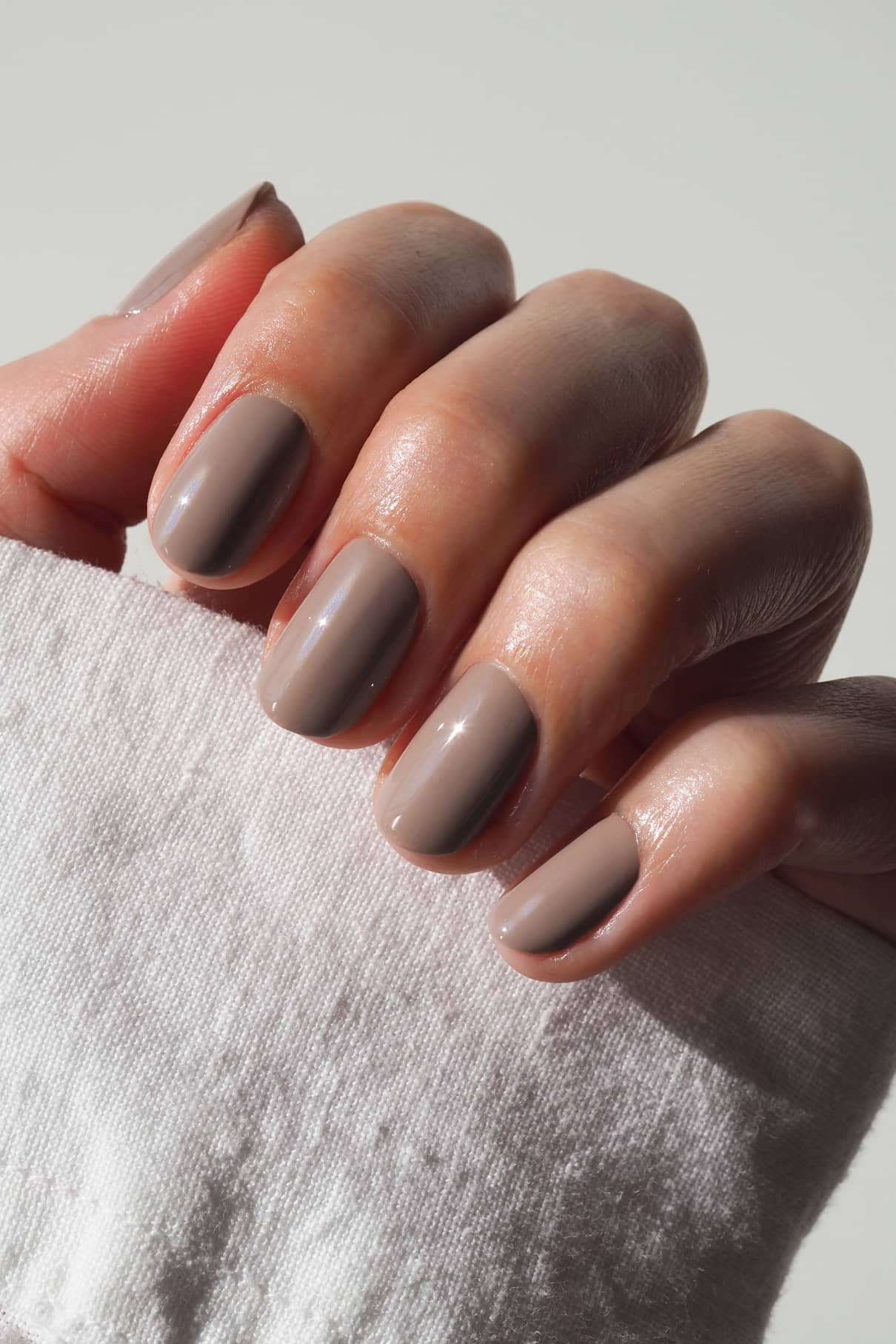 gitti-no-019-plant-based-nagellack-sanftes-mauve-beige image 6