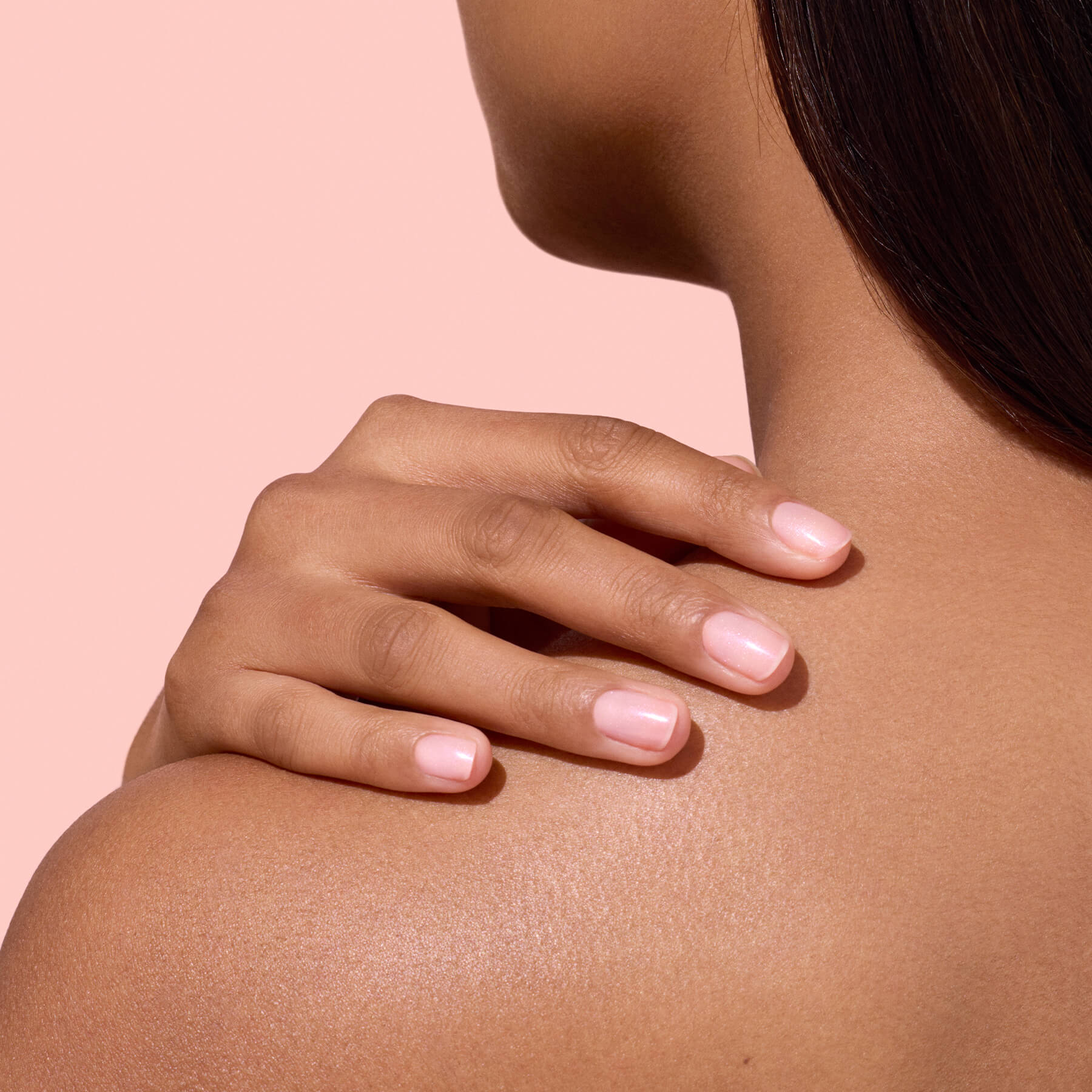 manucurist-active-plump-pink-glazed-pflegender-kollagen-lack-baby-ros image 2