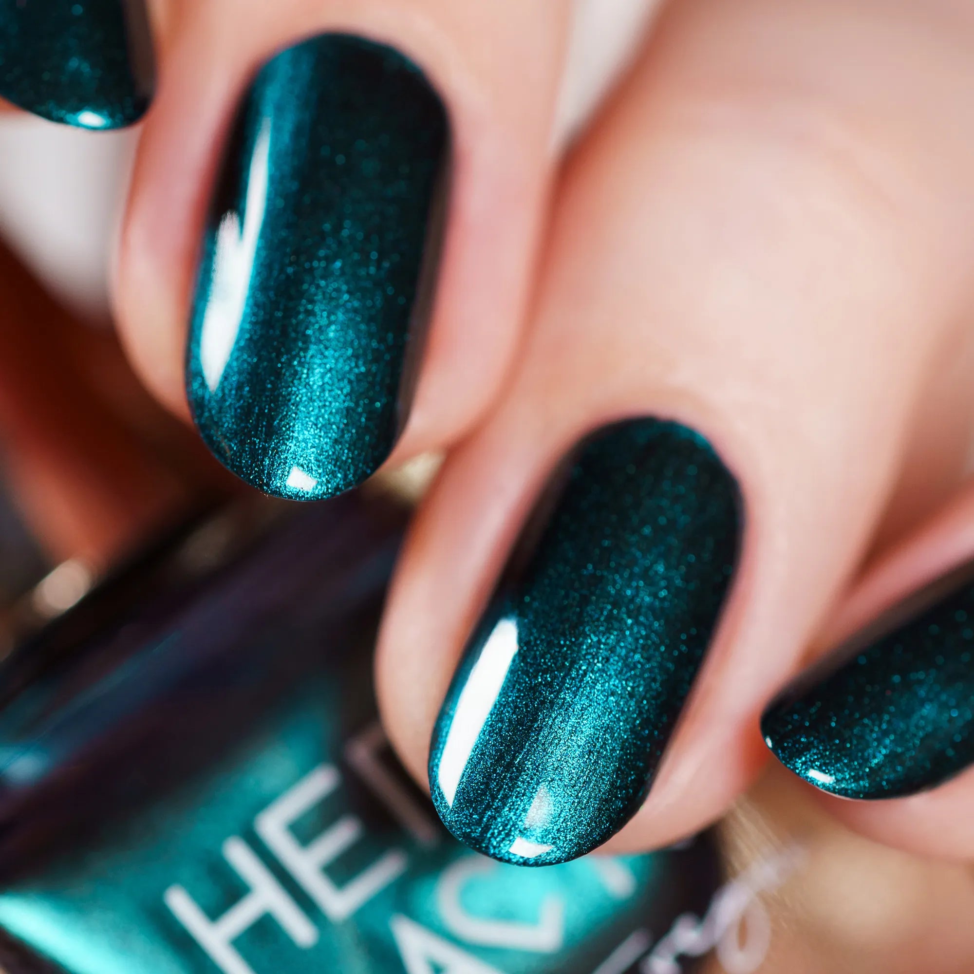 herzlack-houdini-veganer-nagellack-11ml-petrol-gr-n-schimmer image 3