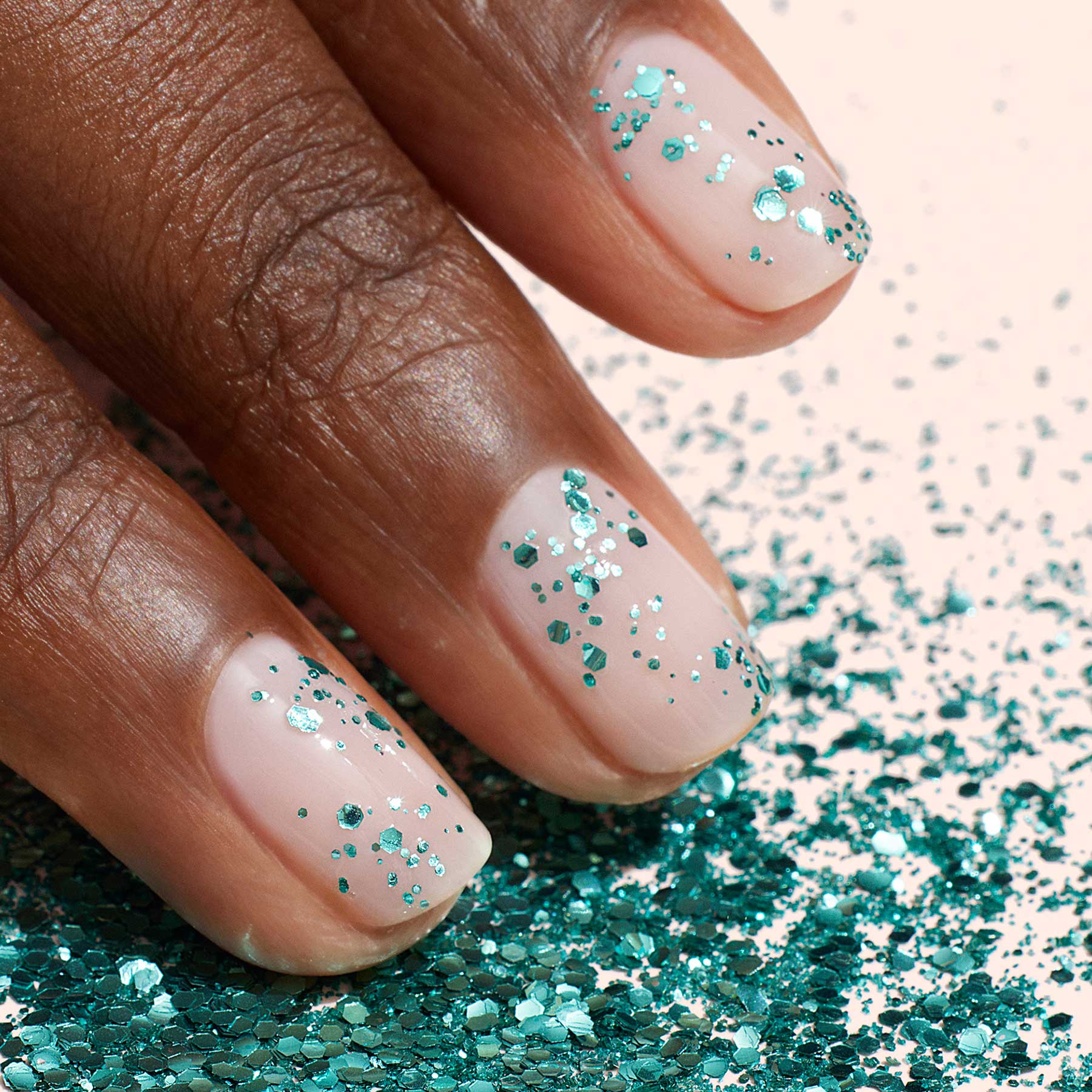 manucurist-t-rkisfarbene-pailletten-biologisch-abbaubarer-nail-art-glitzer image 2