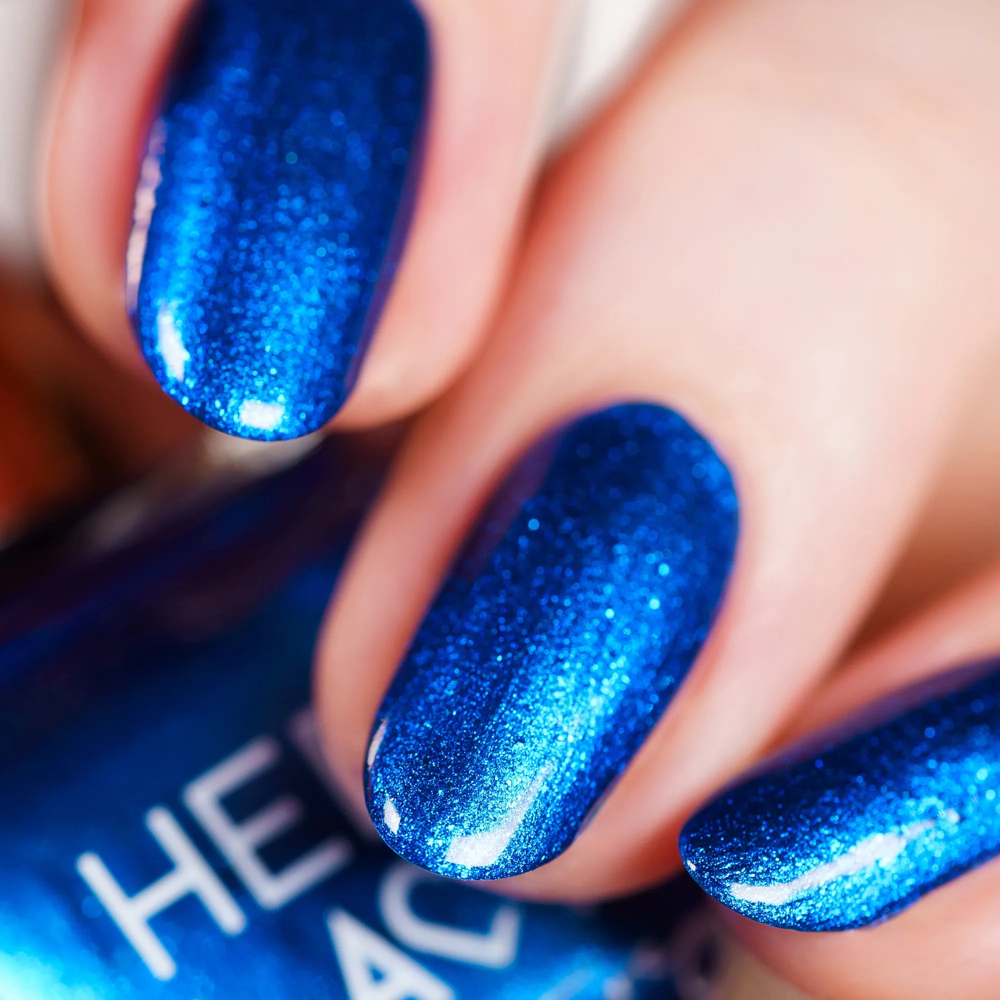 herzlack-tiefseetraum-veganer-nagellack-dunkelblau-schimmer-11-ml image 3