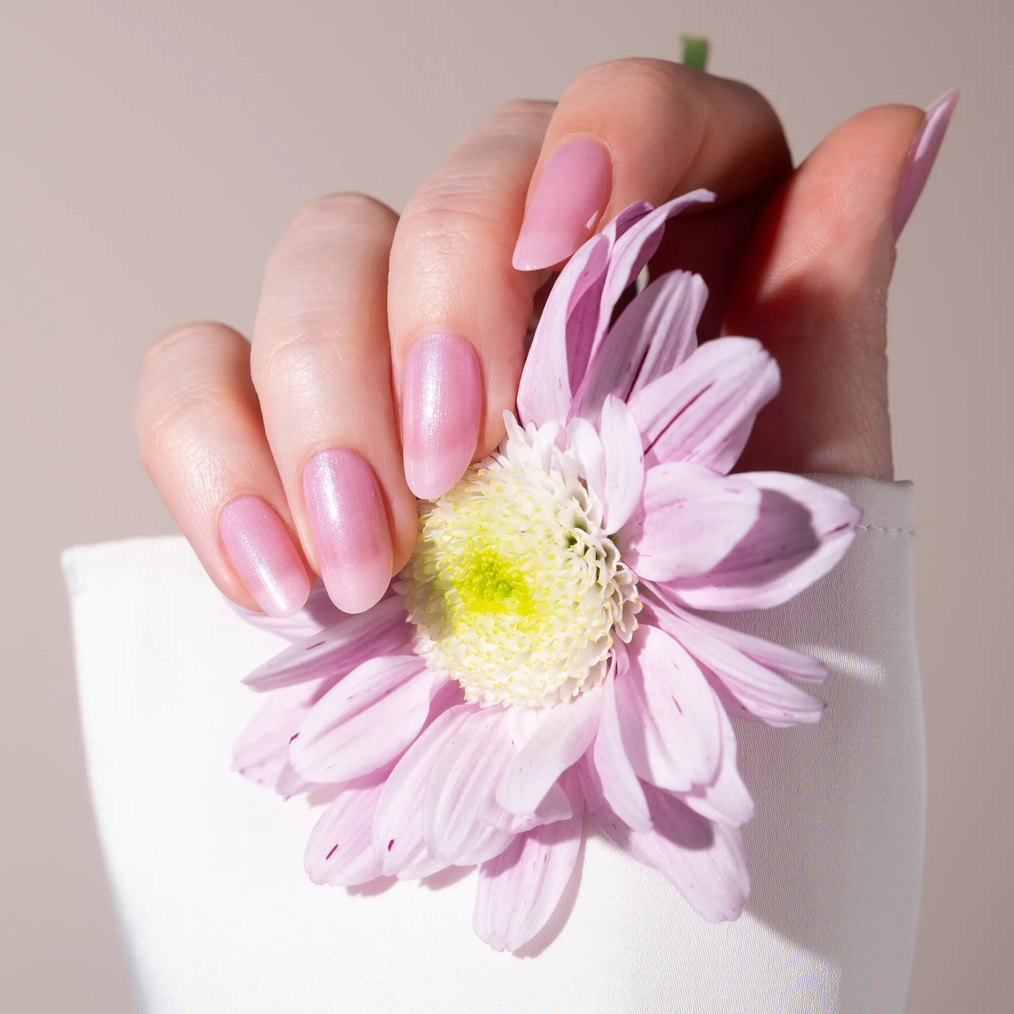 herzlack-cool-pink-milky-glow-sheer-rosa-mit-schimmer-11ml image 5