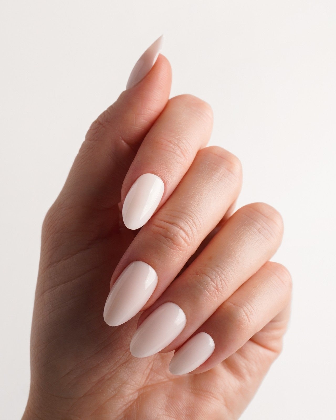 doonails-pillow-talk-short-almond-soft-gel-press-ons-pudriges-wei image 2