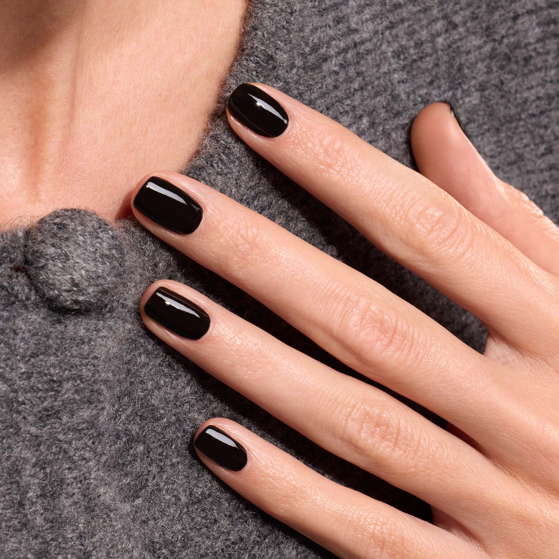 manucurist-green-nagellack-licorice-schwarz image 4