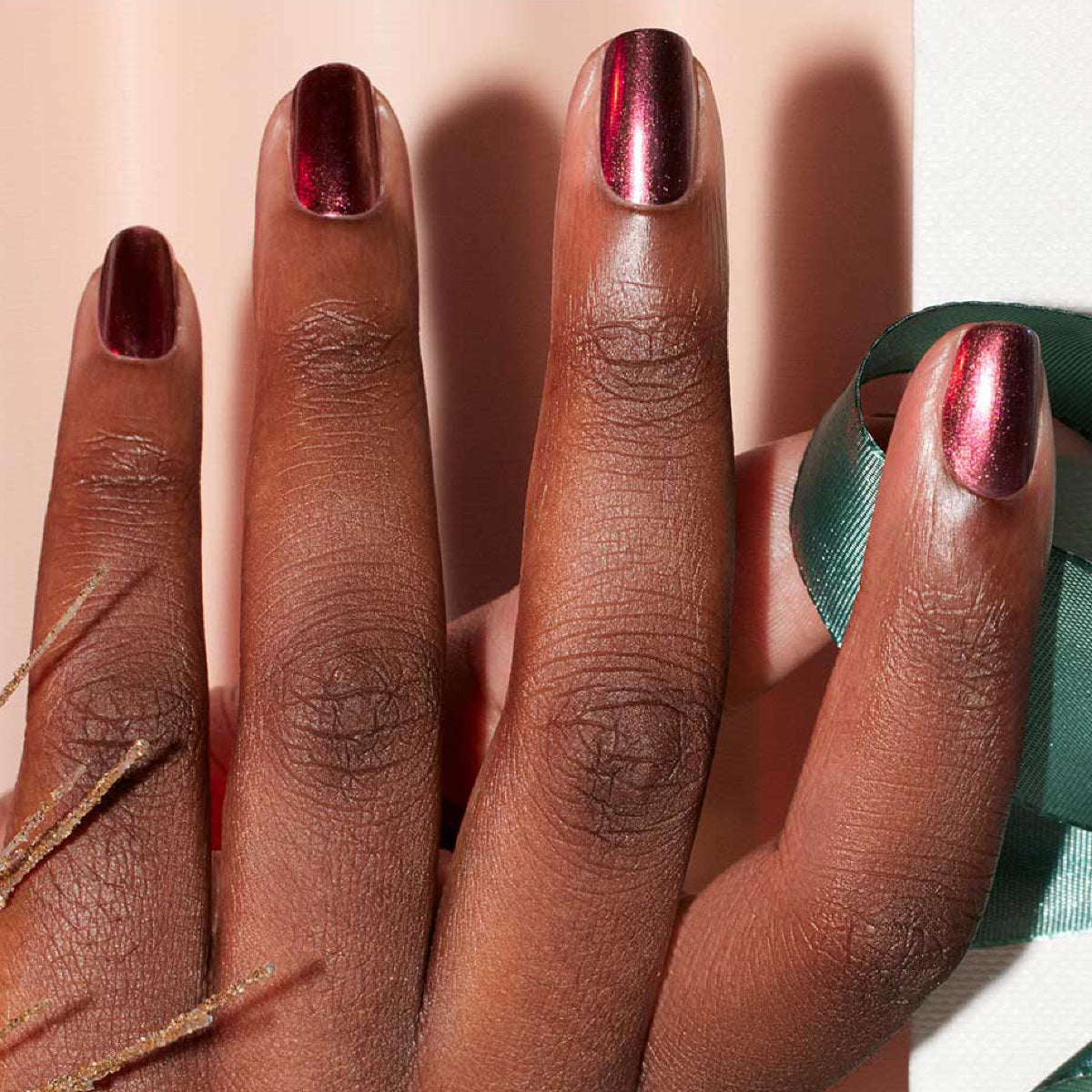 manucurist-green-flash-utopia-semi-permanenter-nagellack-in-metallischem-kupferb image 3