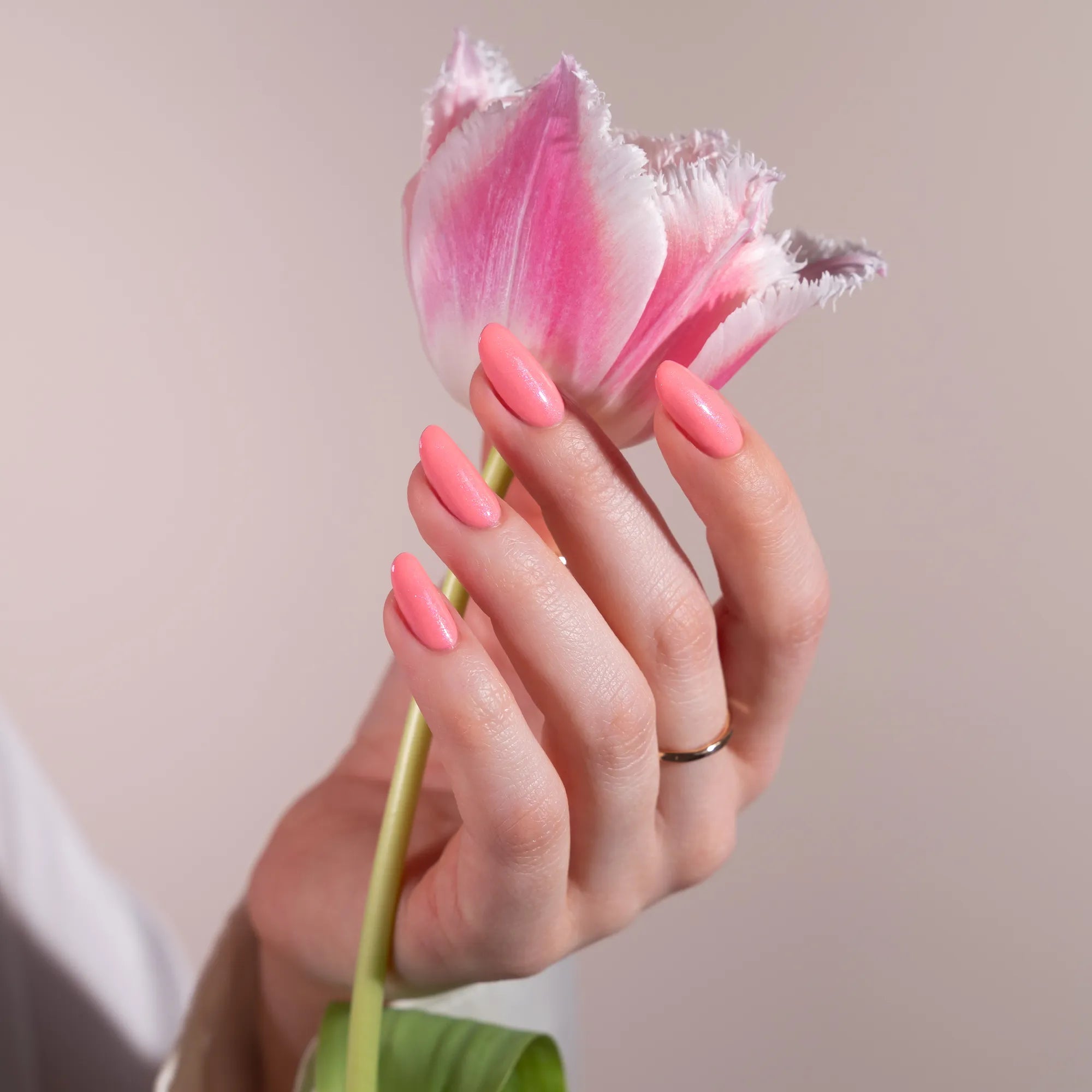 herzlack-pfirsichrosa-veganer-nagellack-rosa-orange-neon-pastell-mit-schimmer-11 image 6