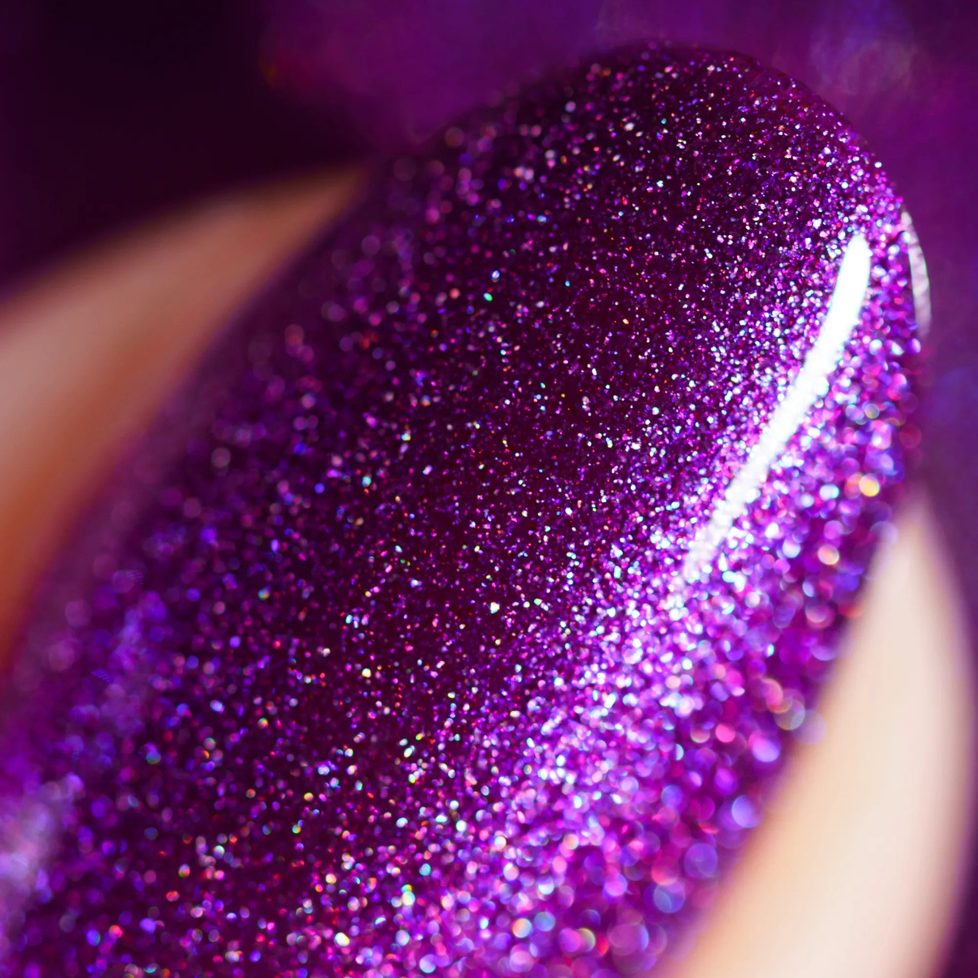 herzlack-maibeere-veganer-nagellack-beerenviolett-holo-duochrome-11ml image 4