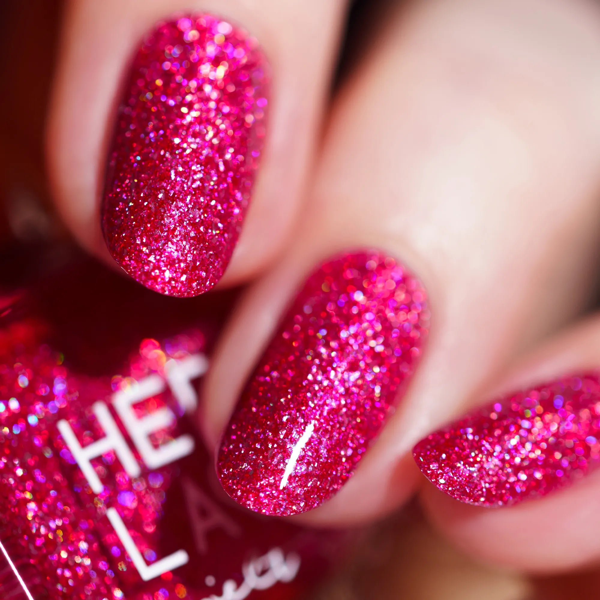 herzlack-rubin-holo-diamond-veganer-nagellack-11ml-rubinrot-holo image 3