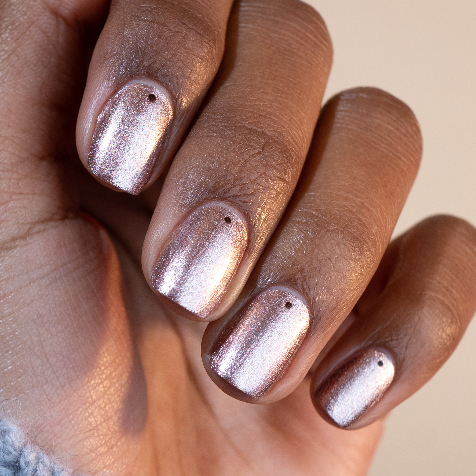 manucurist-green-flash-cosmic-rose-semipermanenter-nagellack-champagner-rosa image 2
