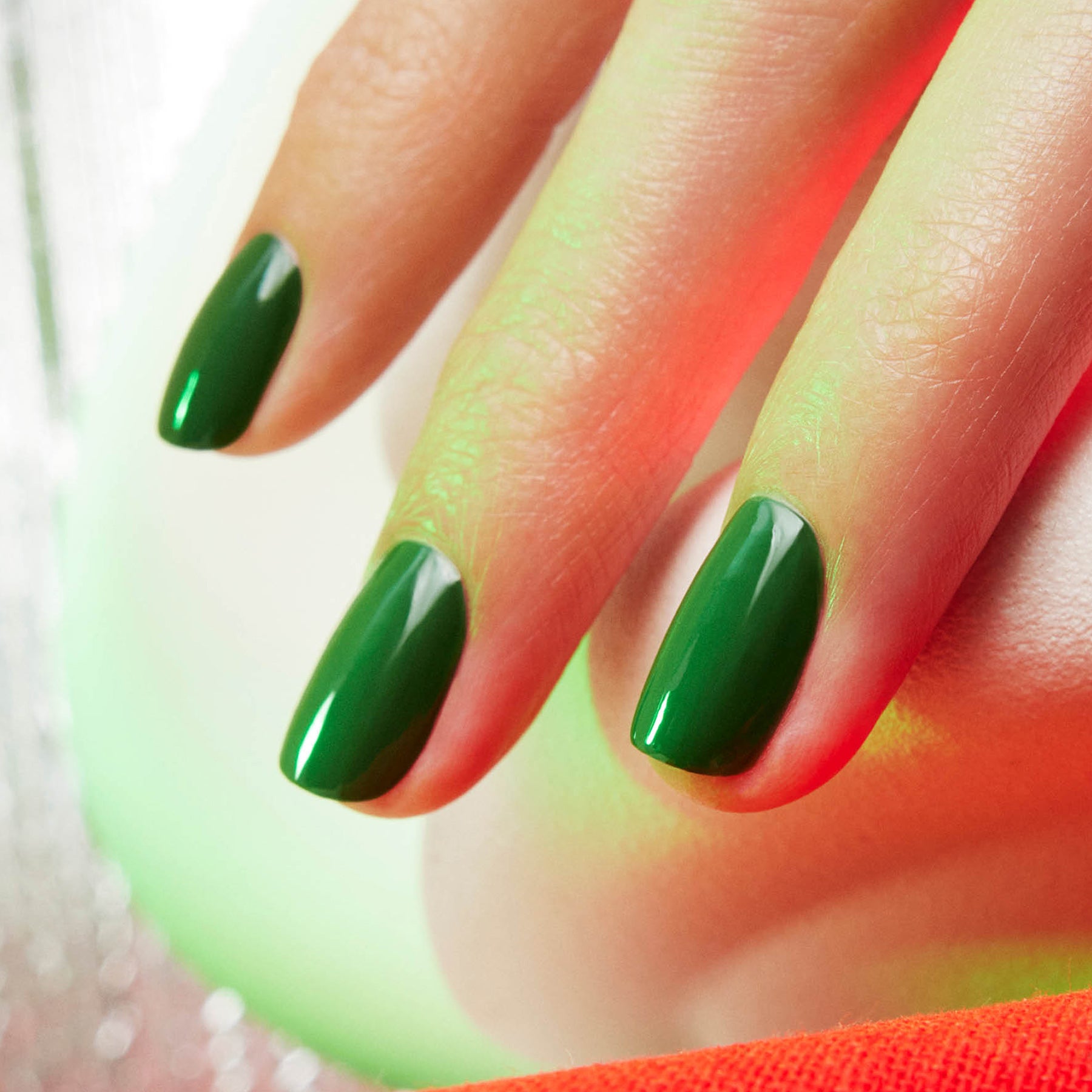 manucurist-green-jade-nagellack-gr-n-mit-k-hlen-untert-nen image 3