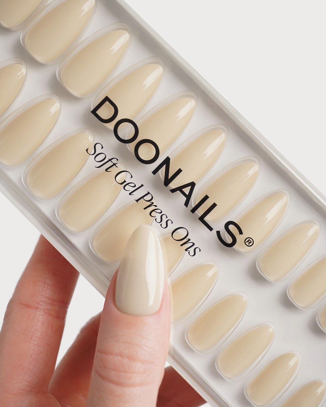 doonails-vanilla-medium-almond-soft-gel-press-ons-online-exklusiv image 5