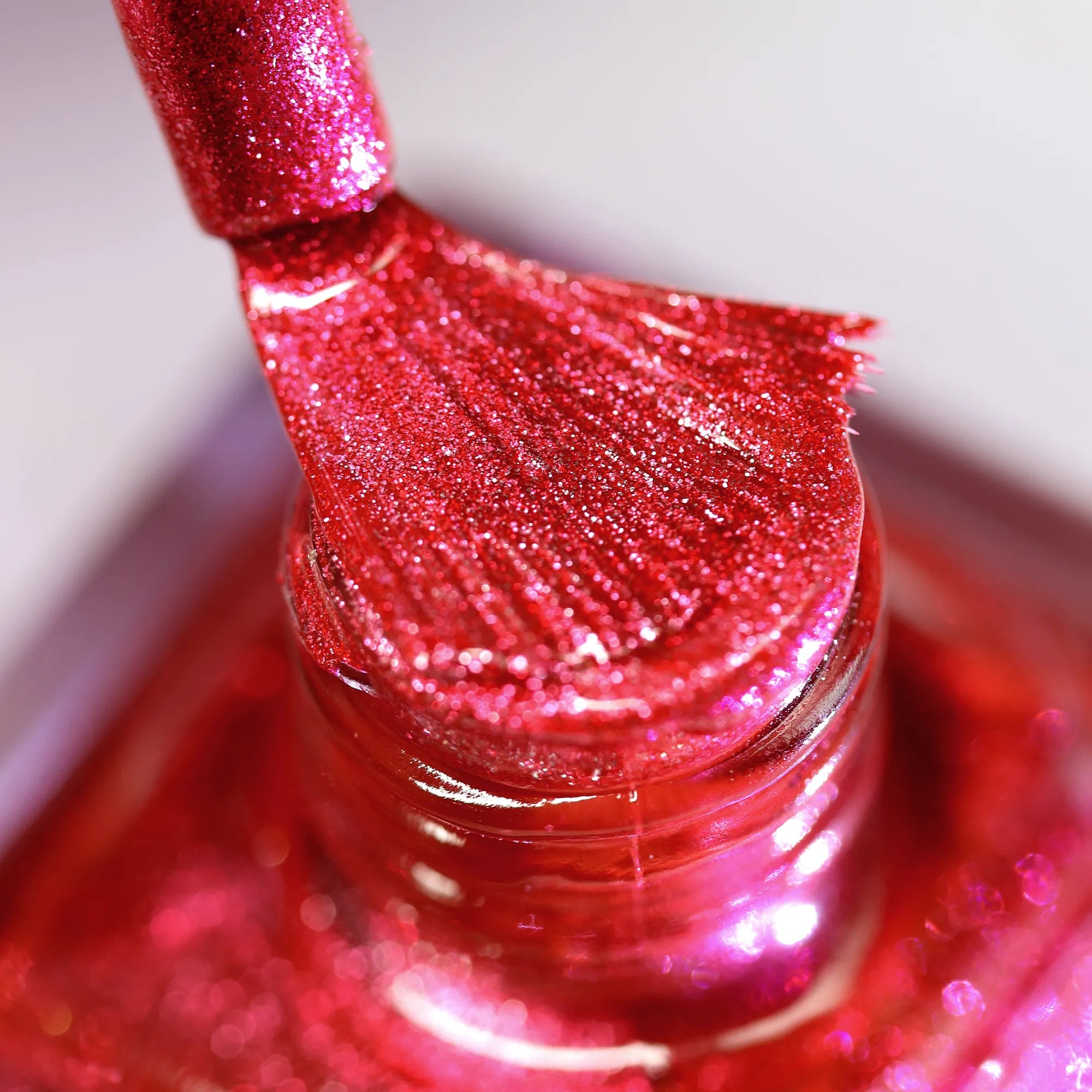 herzlack-red-passion-veganer-nagellack-intensives-metallic-rot-funkelnd-11-ml image 3