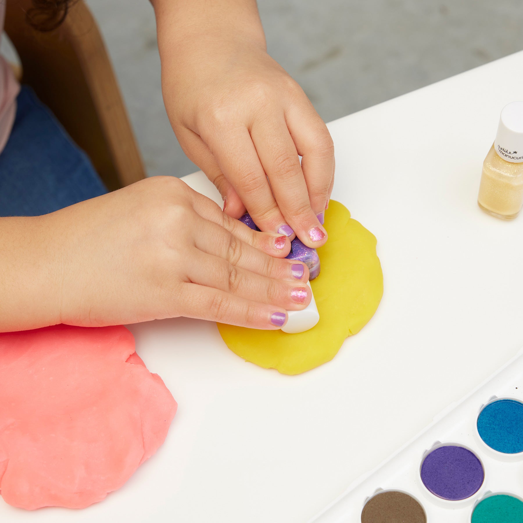 manucurist-petite-betty-stella-scarlett-set-veganer-kindernagellack-3er-set image 3