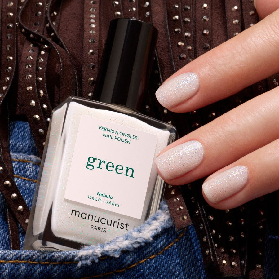 manucurist-green-nebula-nagellack-holographisches-milchwei image 3