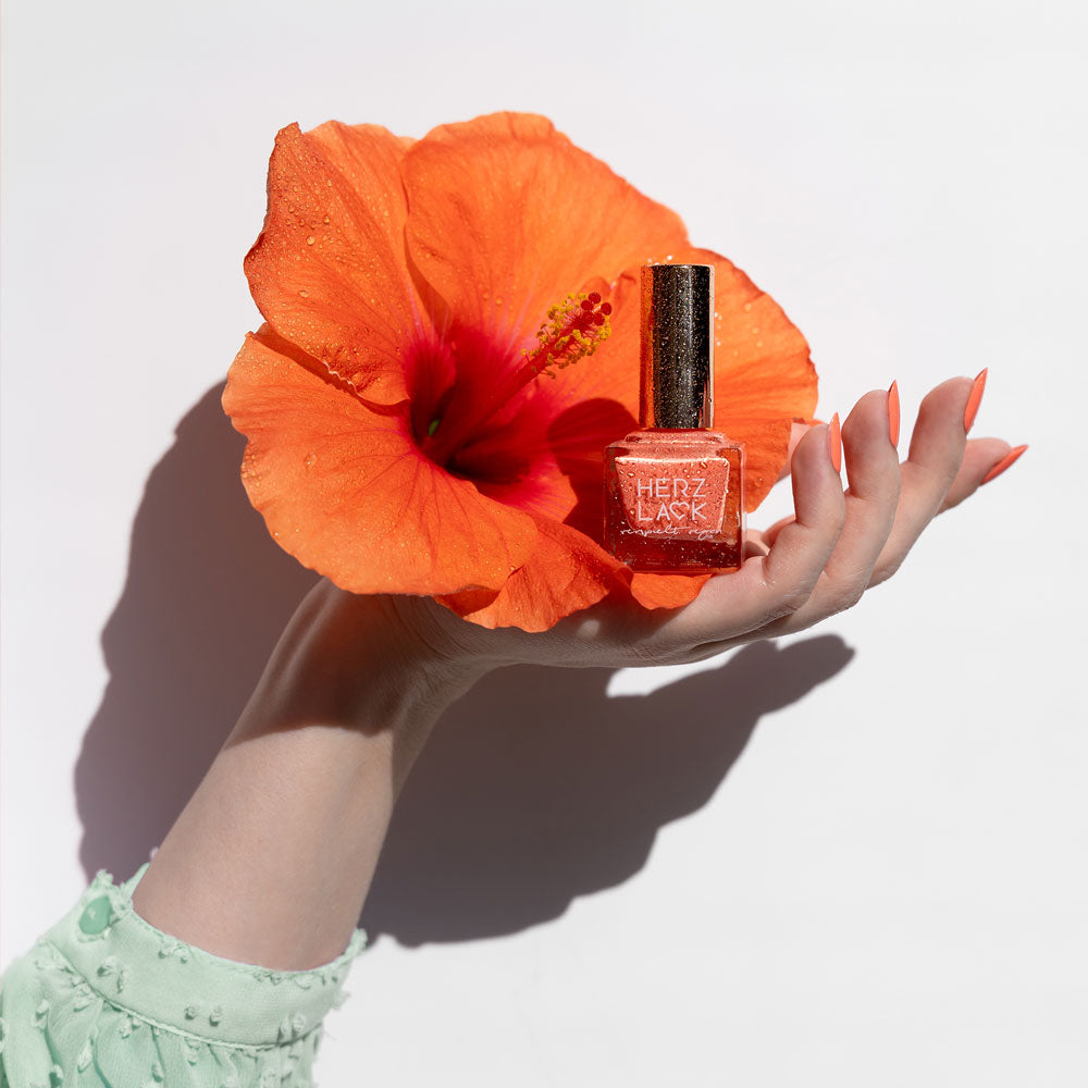 herzlack-honolulu-urlaubsreif-veganer-nagellack-pfirsich-orange-mit-schimmer-11m image 6