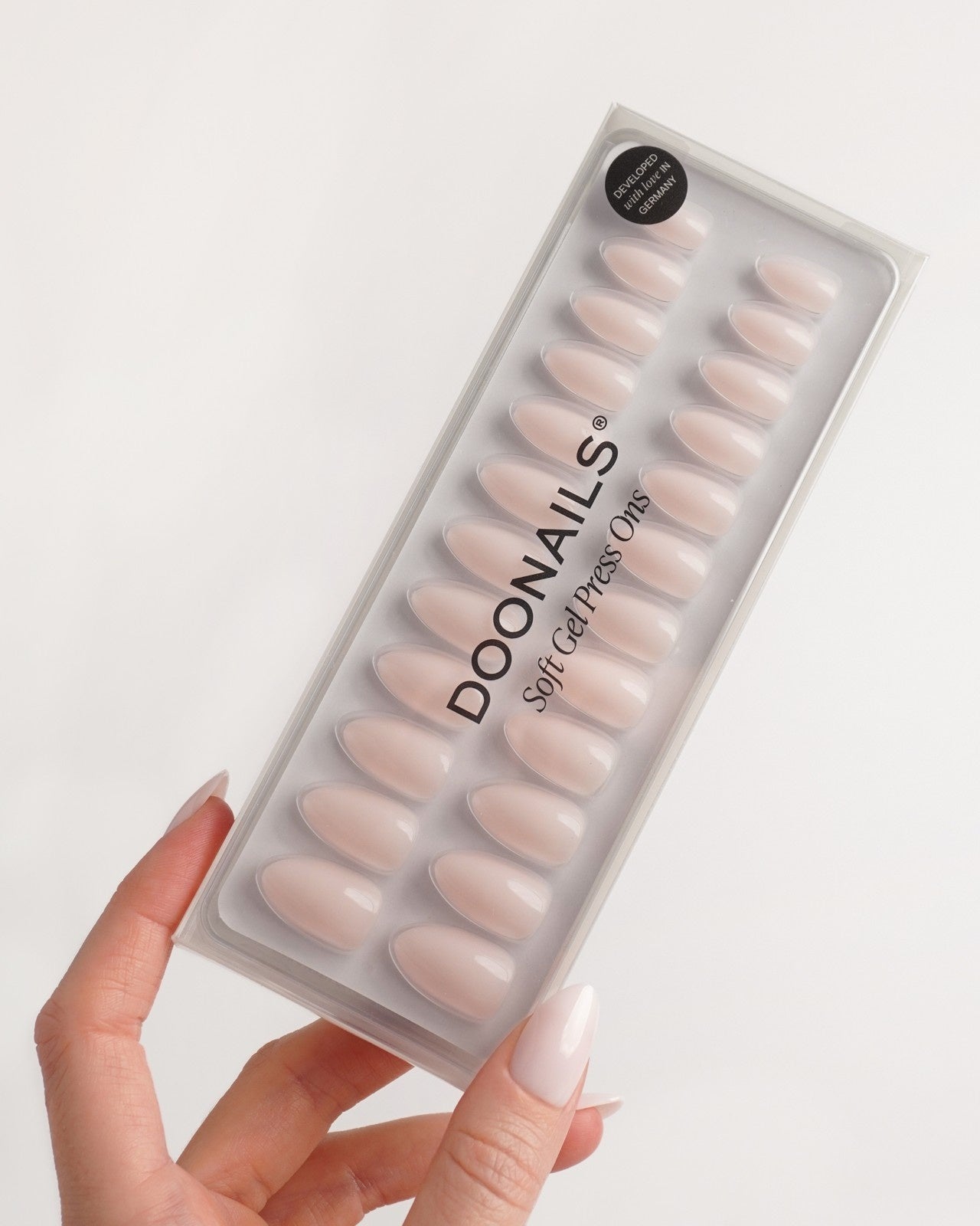 doonails-pillow-talk-short-almond-soft-gel-press-ons-pudriges-wei image 4