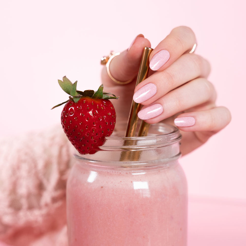 herzlack-erdbeershake-veganer-nagellack-rosa-schimmer-11ml-s-e-liebe image 7