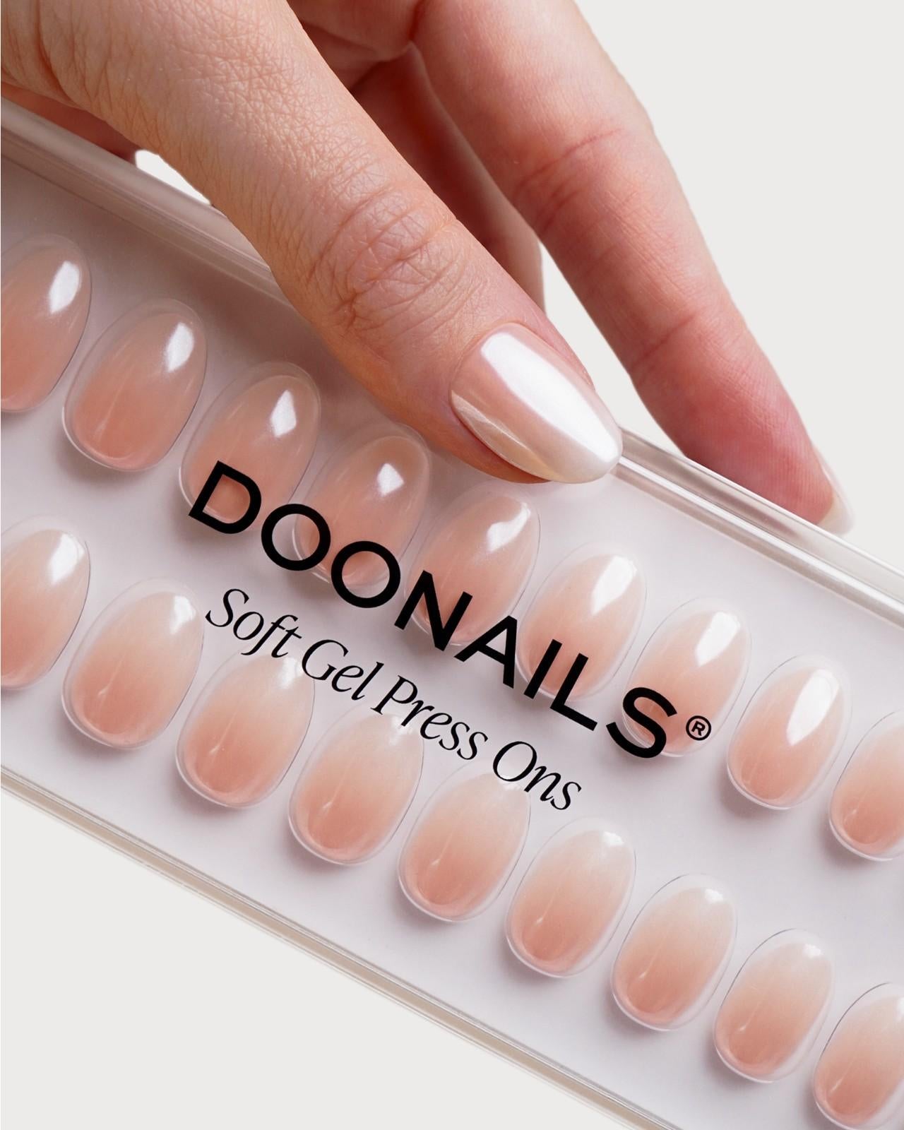 doonails-glazed-babyboomer-short-round-soft-gel-press-ons-chrome image 5