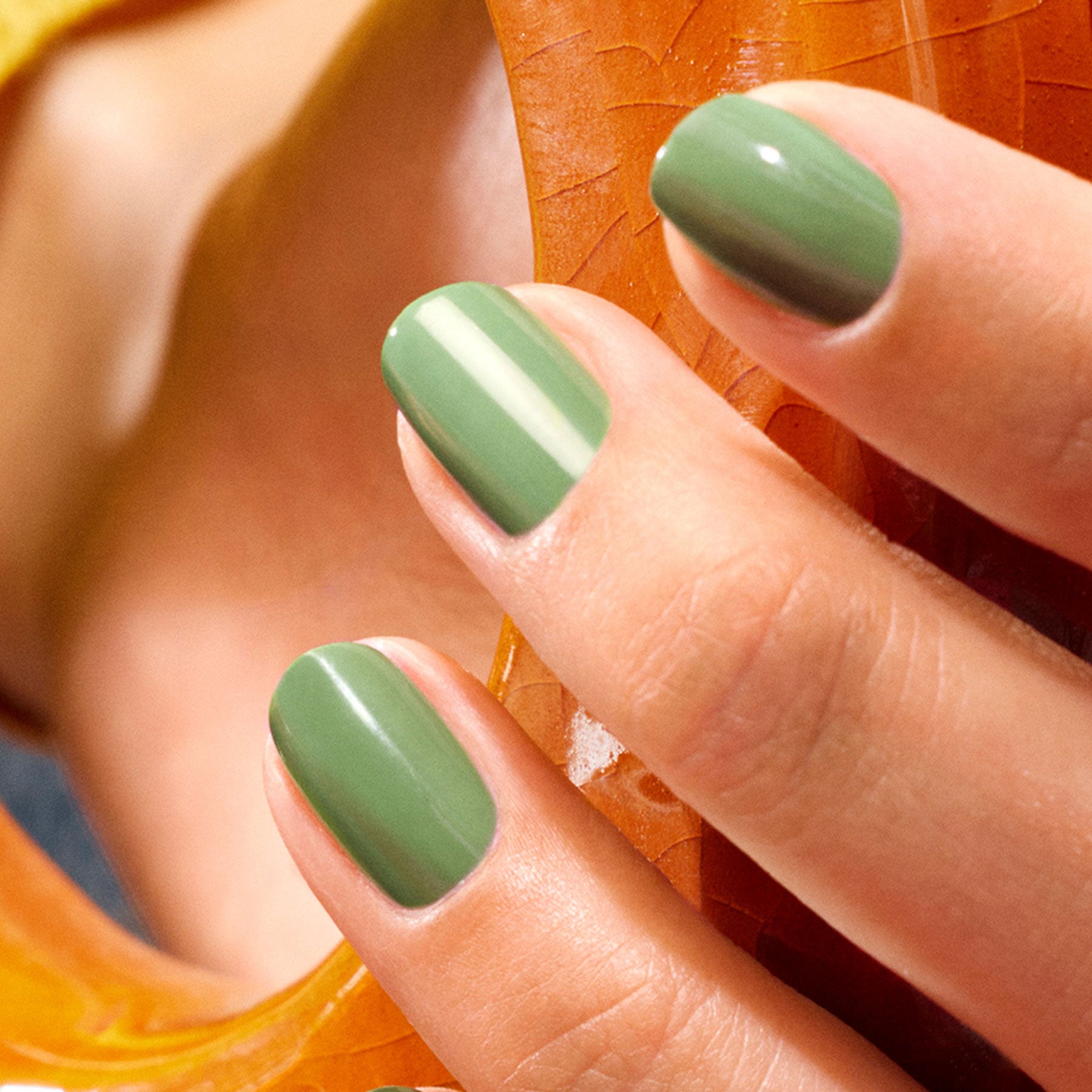 manucurist-green-flash-artichaut-semi-permanenter-nagellack-gr-n image 3