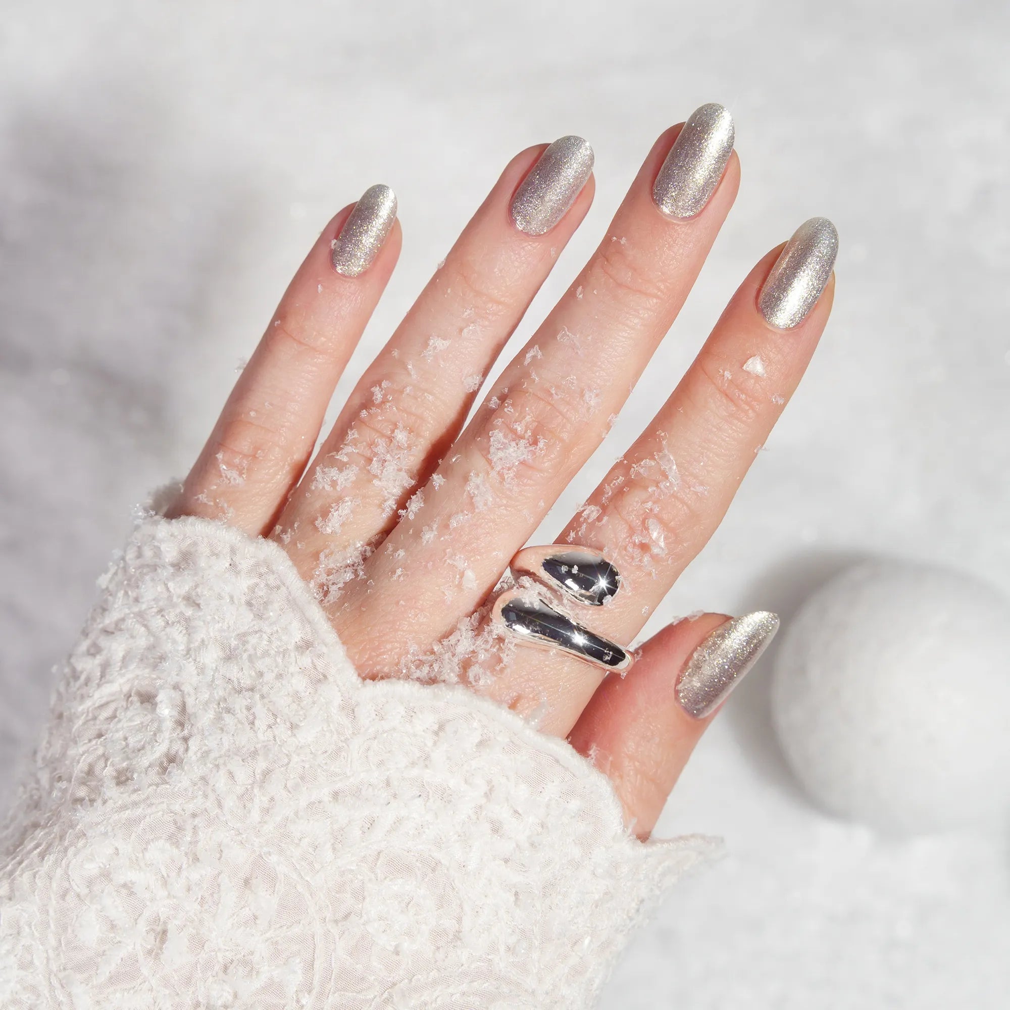 herzlack-goldschnee-veganer-nagellack-wei-gold-schimmer-glitzer-11-ml image 5