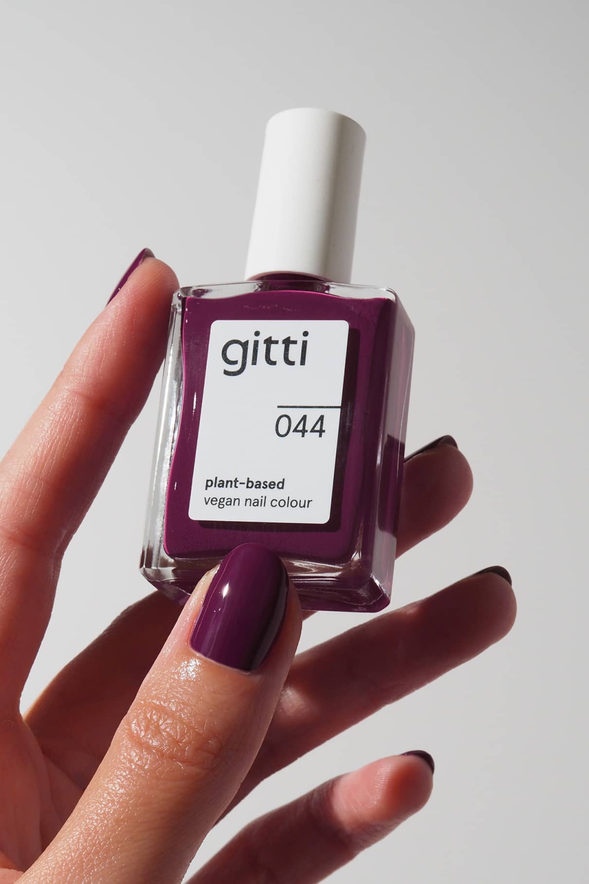 gitti-no-044-plant-based-nagellack-berry-lila image 5