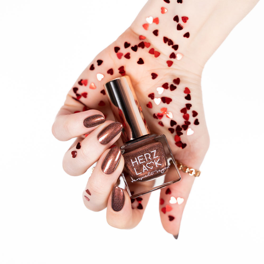 herzlack-schokoholic-veganer-nagellack-braun-mit-goldschimmer-und-holo-11ml image 8