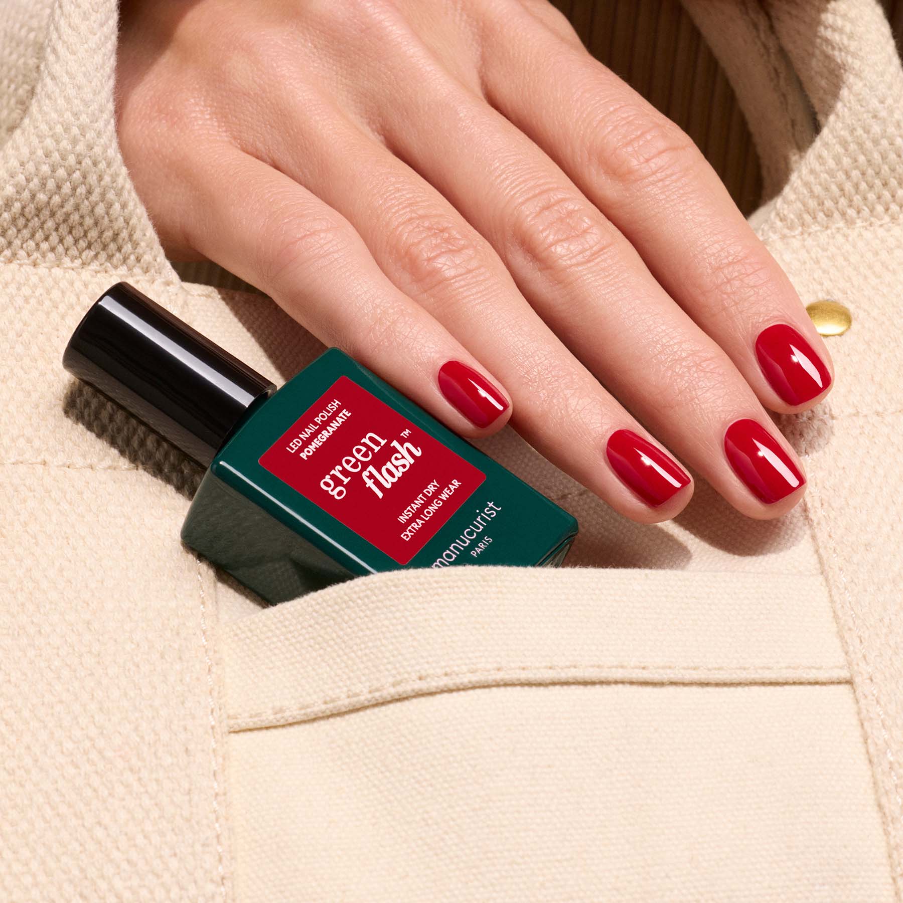 manucurist-green-flash-pomegranate-semi-permanenter-nagellack-in-himbeerrot image 4