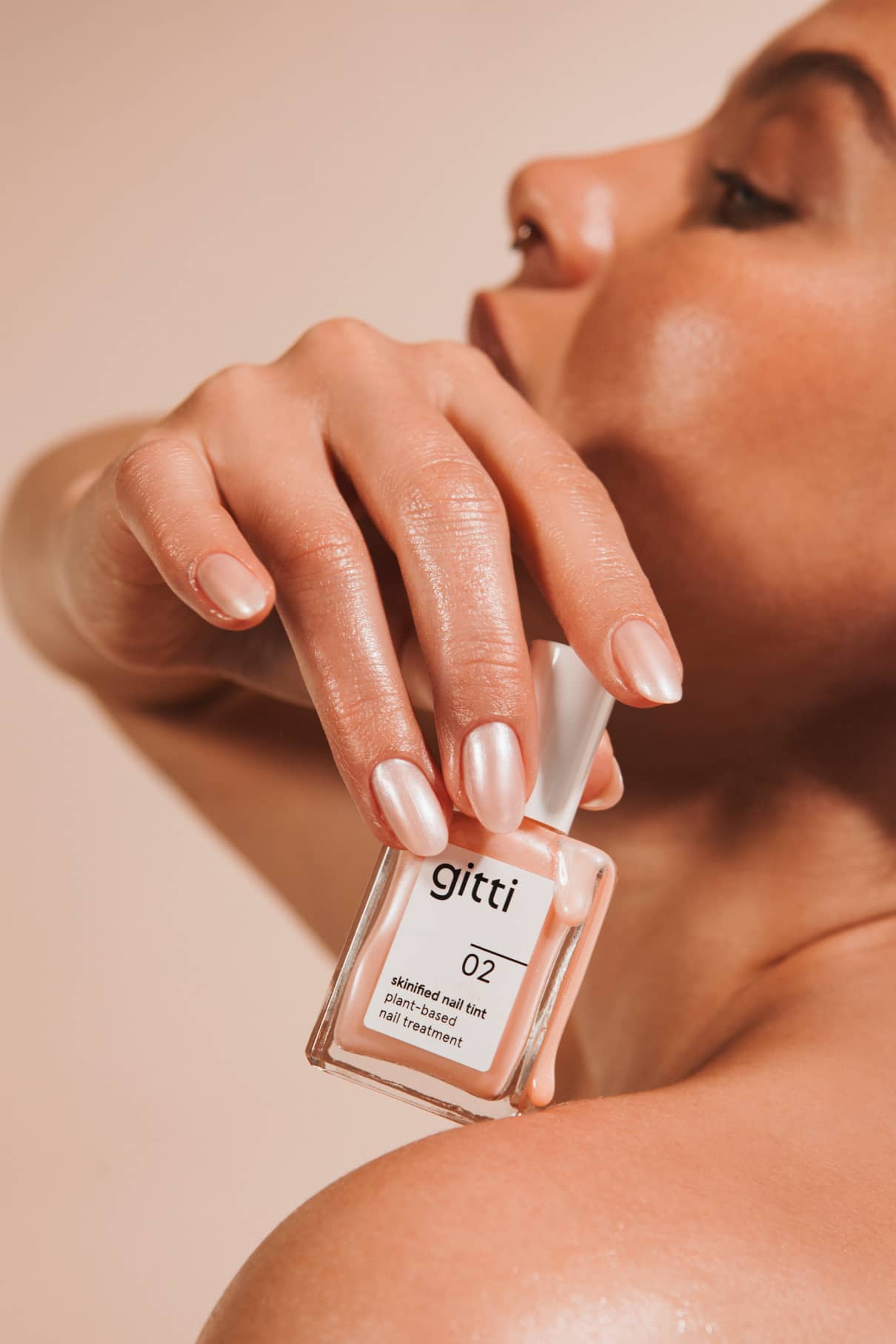 gitti-skinified-nail-tint-no-02-veganer-pflegelack-pfirsich-nude-mit-dezentem-sc image 7
