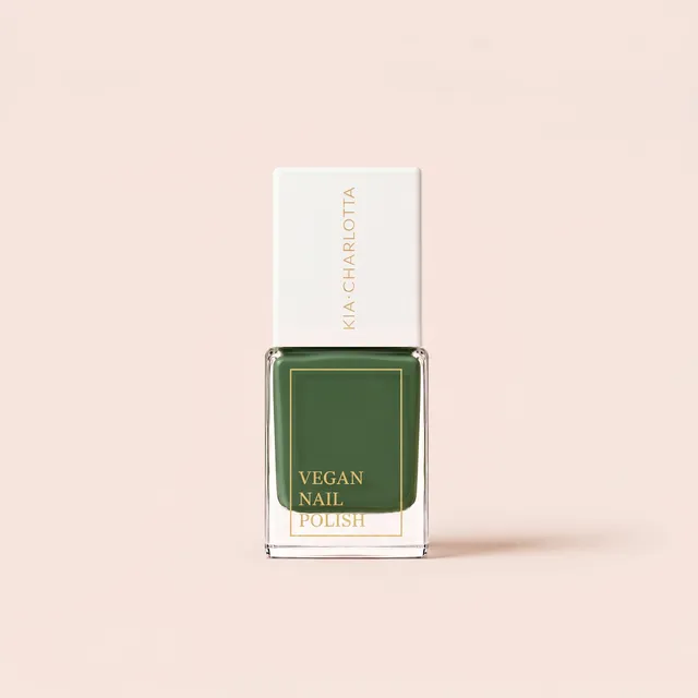 kia-charlotta-in-the-forest-veganer-nagellack image 1