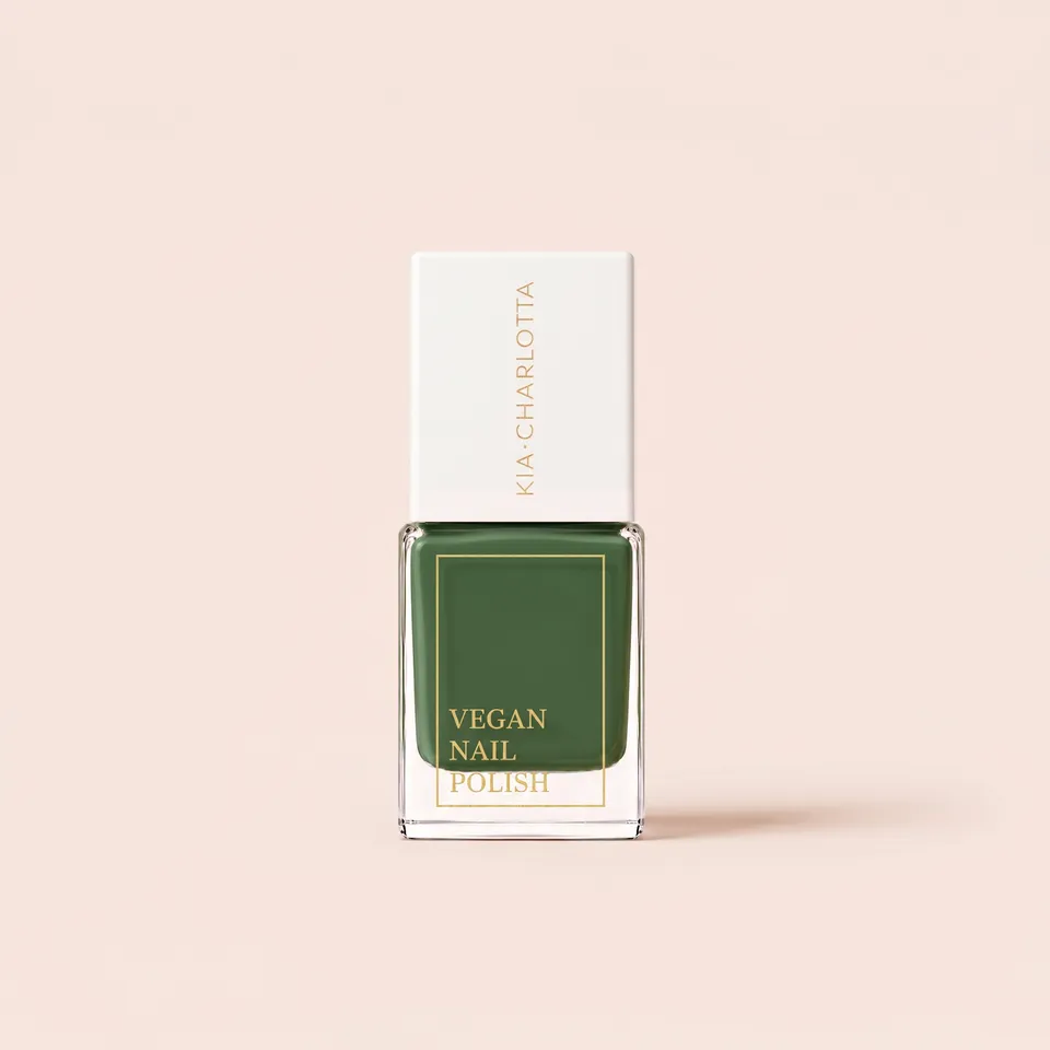 kia-charlotta-in-the-forest-veganer-nagellack image 1