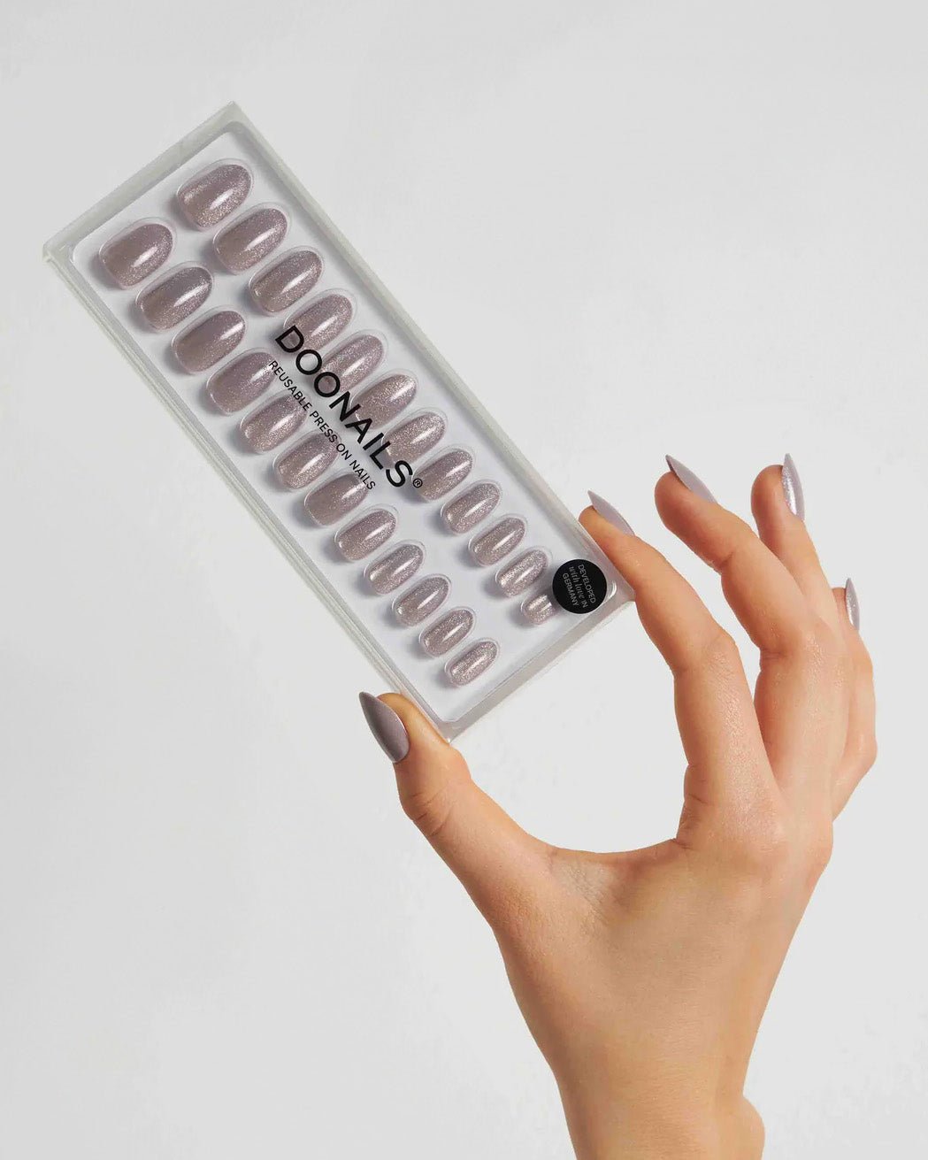doonails-grey-cat-eye-medium-round-soft-gel-press-ons image 4