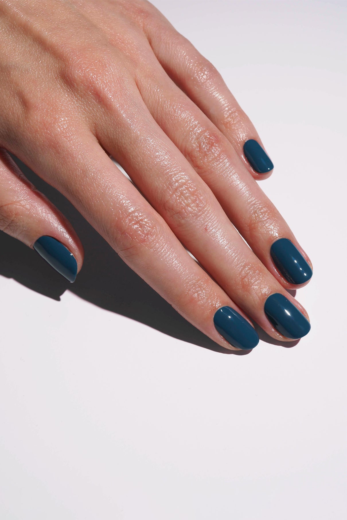 gitti-no-051-plant-based-nagellack-dunkelgr-n-blau image 3