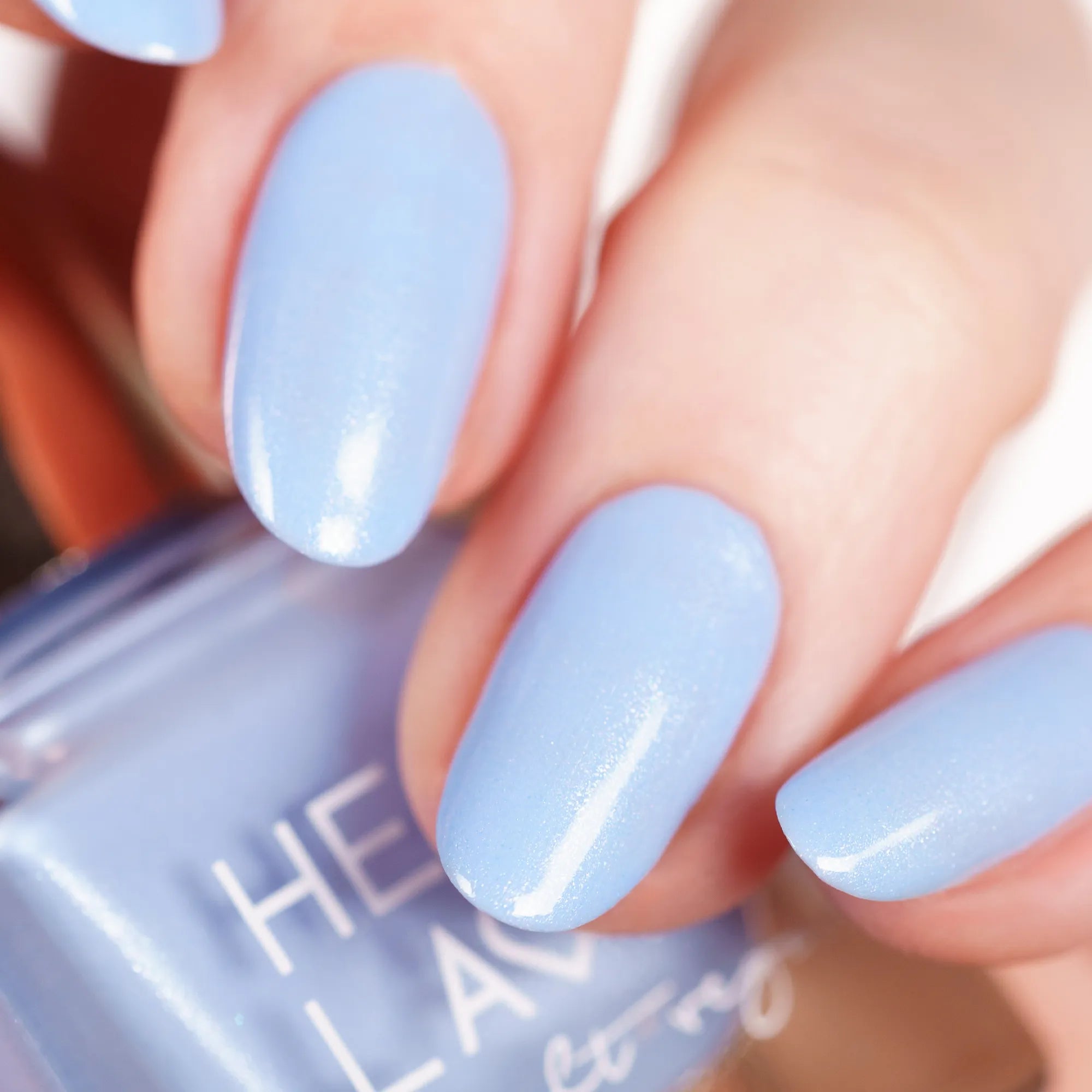 herzlack-etwas-blaues-veganer-nagellack-11-ml-hellblau-silber-schimmer image 3