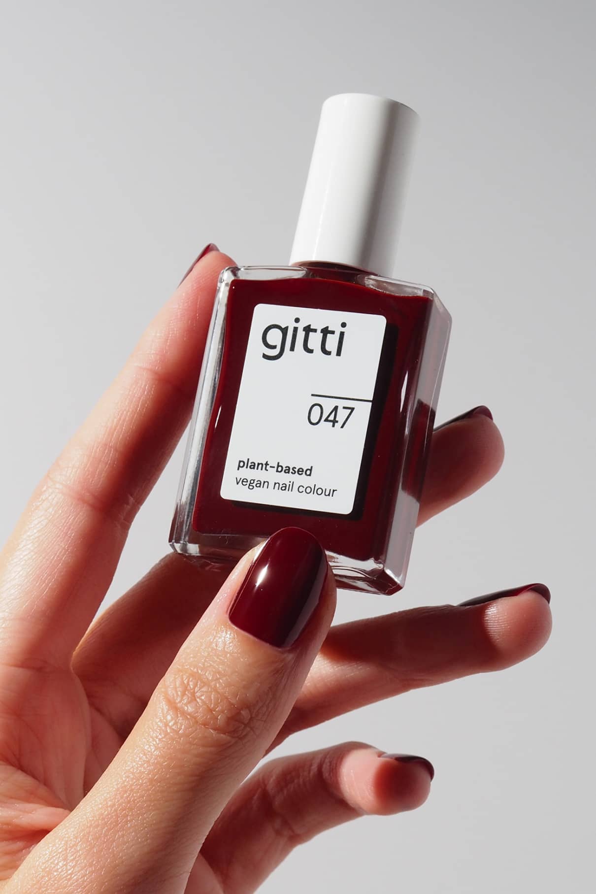 gitti-no-047-plant-based-nagellack-tiefes-dunkelrot image 5