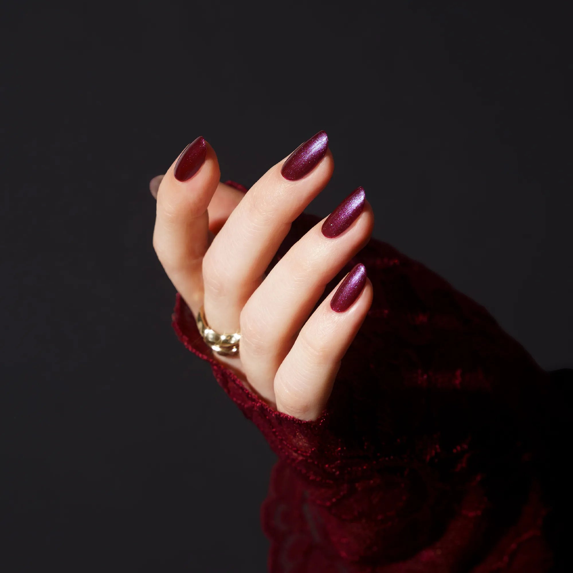 herzlack-zirkuss-veganer-nagellack-bordeaux-rotbraun-mit-blau-schimmer-11-ml image 8